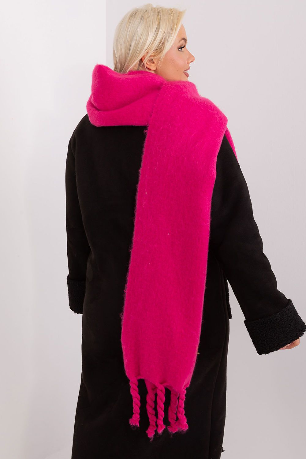 Shawl model 190576 AT