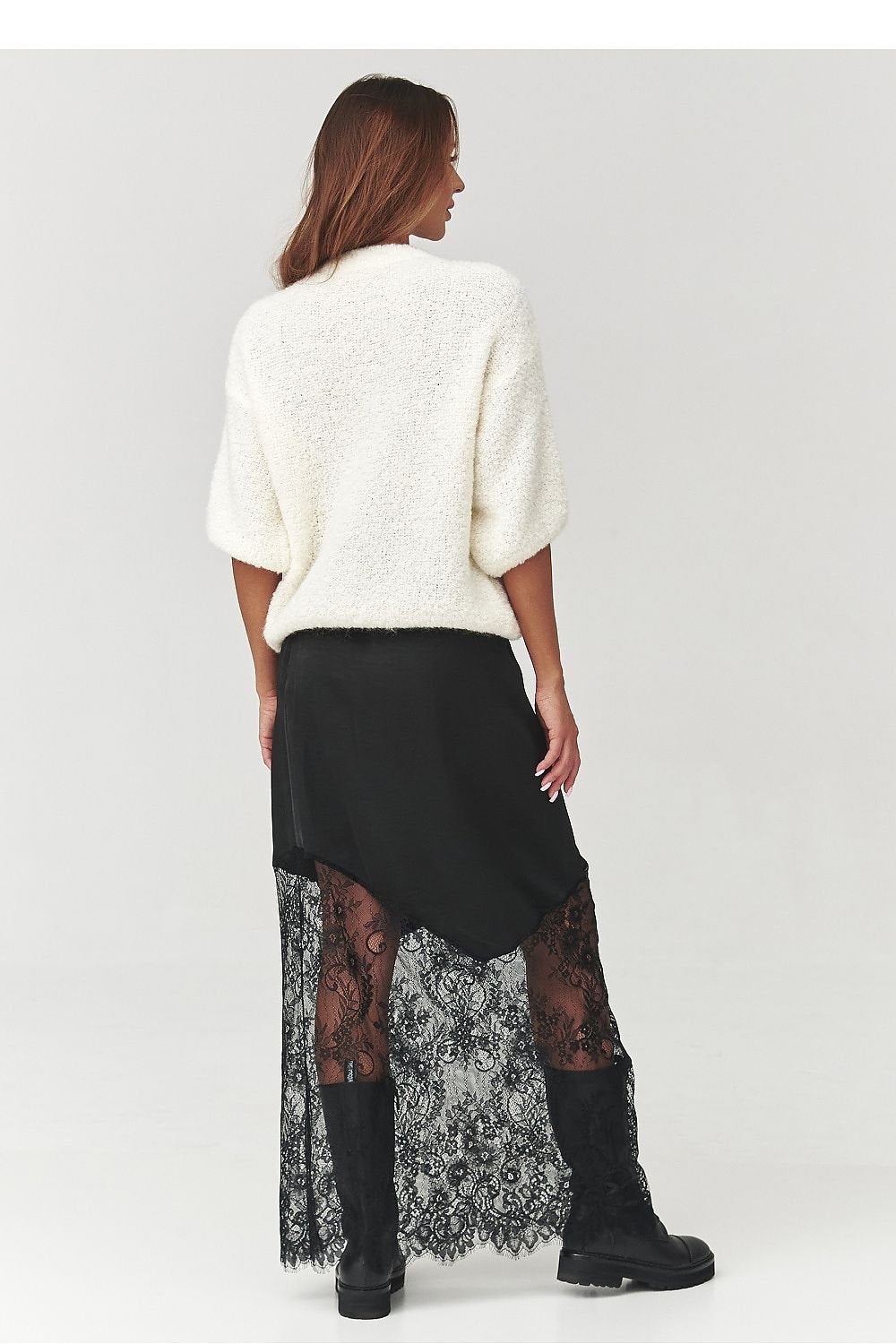 Jumper model 219717 Makadamia - ELEMODA