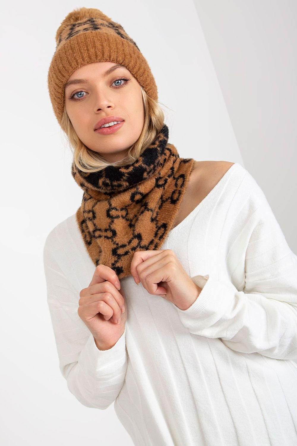 Infinity Scarf model 185918 AT - ELEMODA