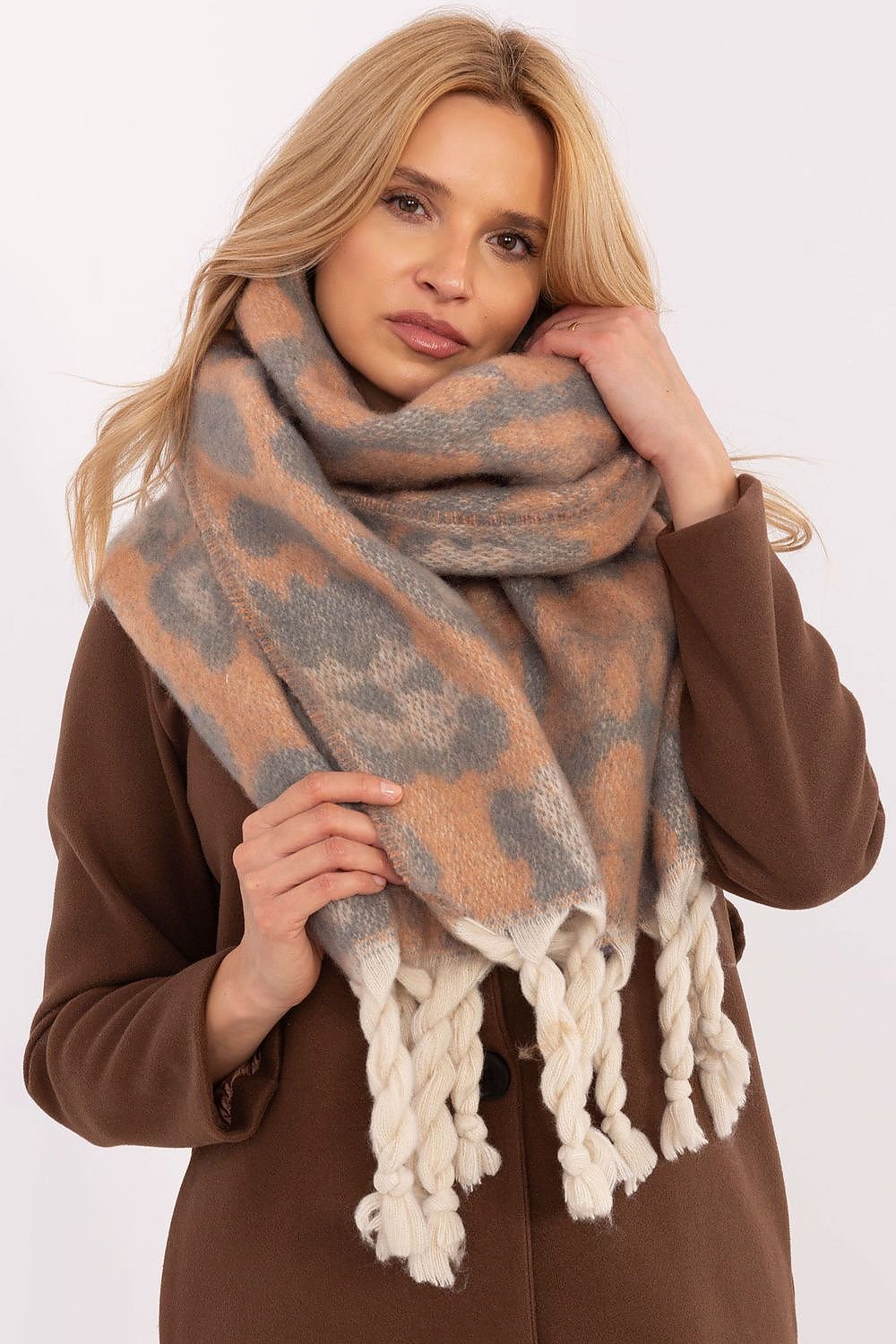Shawl model 205960 AT - ELEMODA