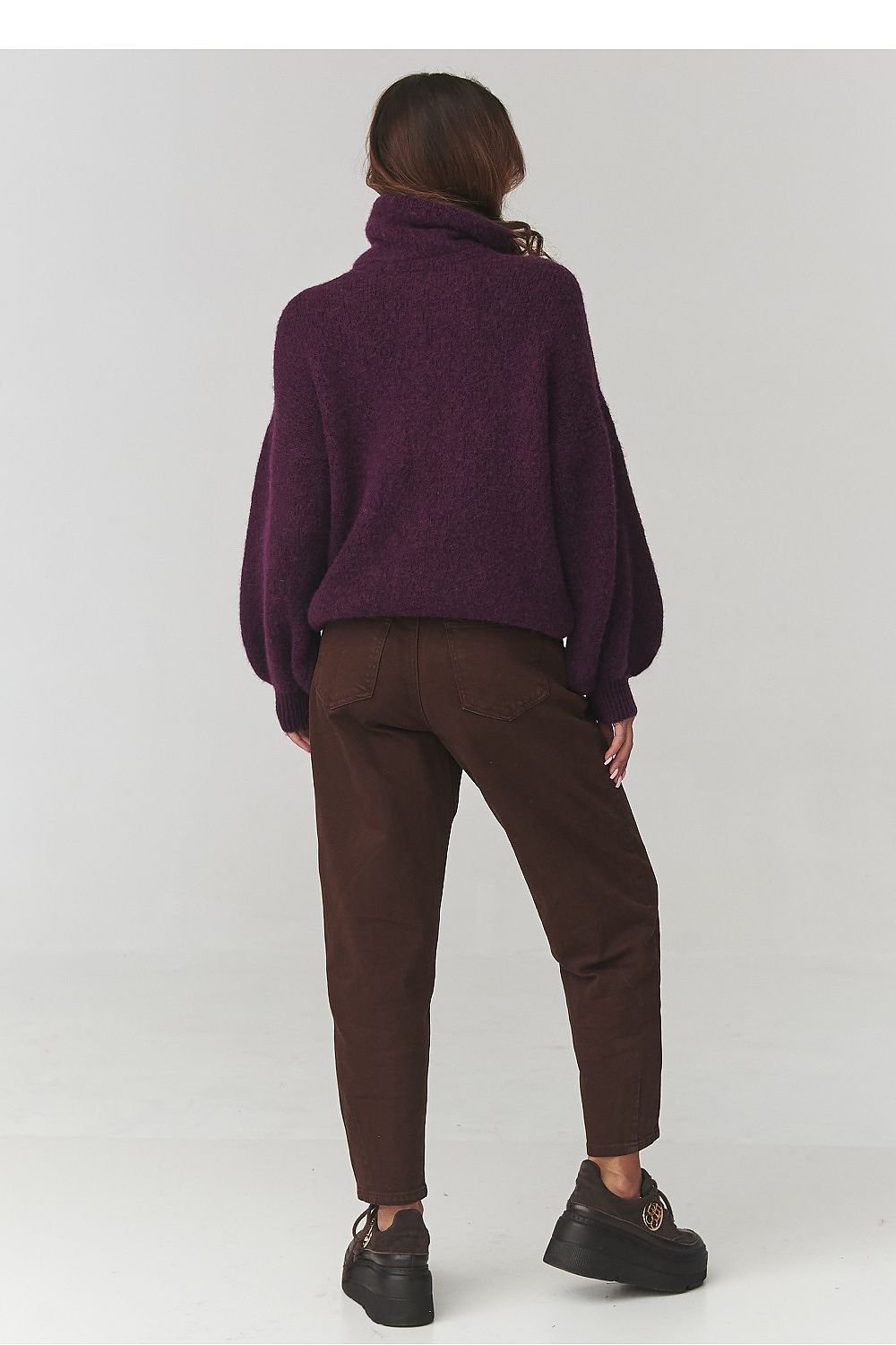 Turtleneck model 220791 Makadamia - ELEMODA