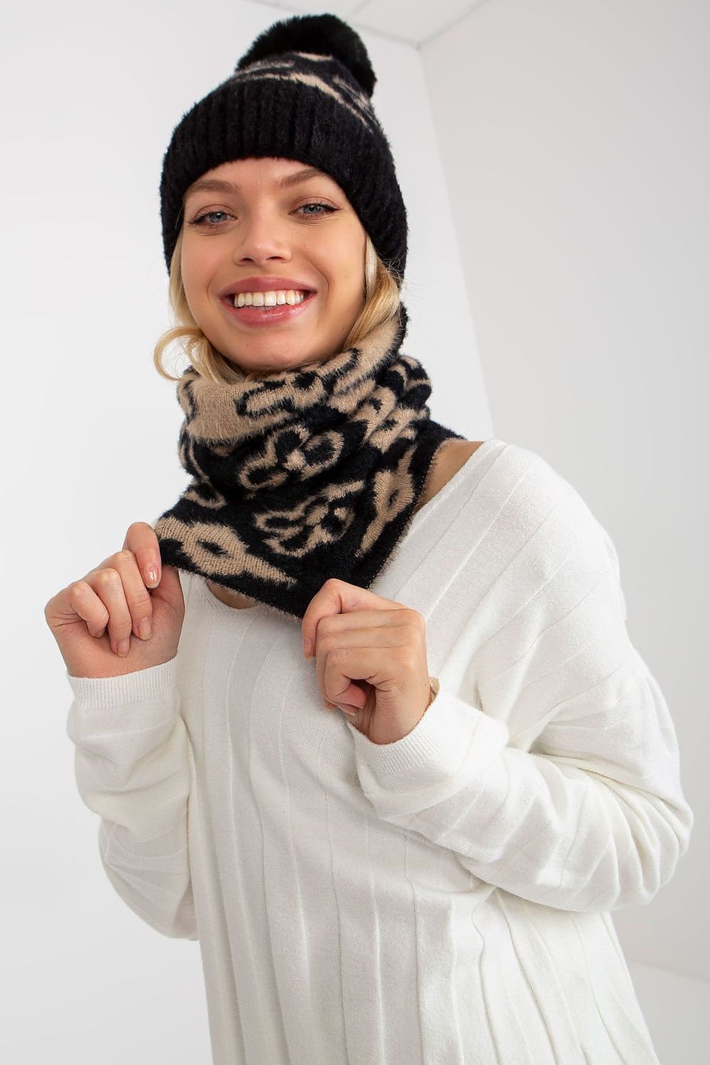 Infinity Scarf model 185921 AT - ELEMODA