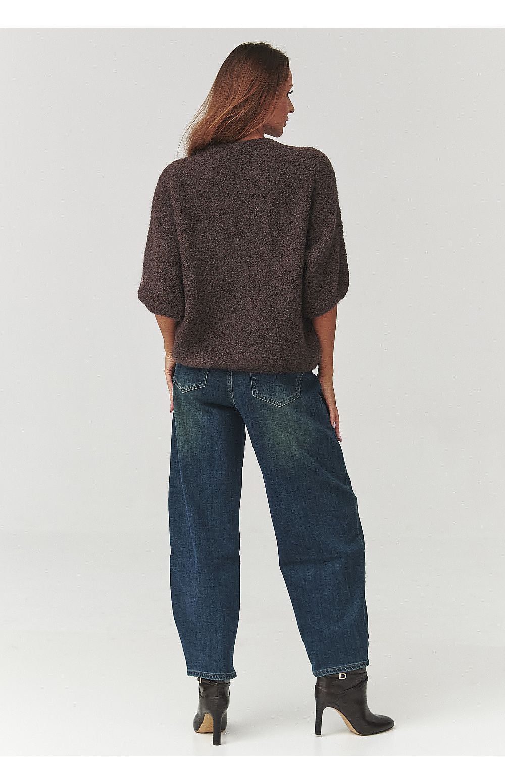Jumper model 219717 Makadamia - ELEMODA