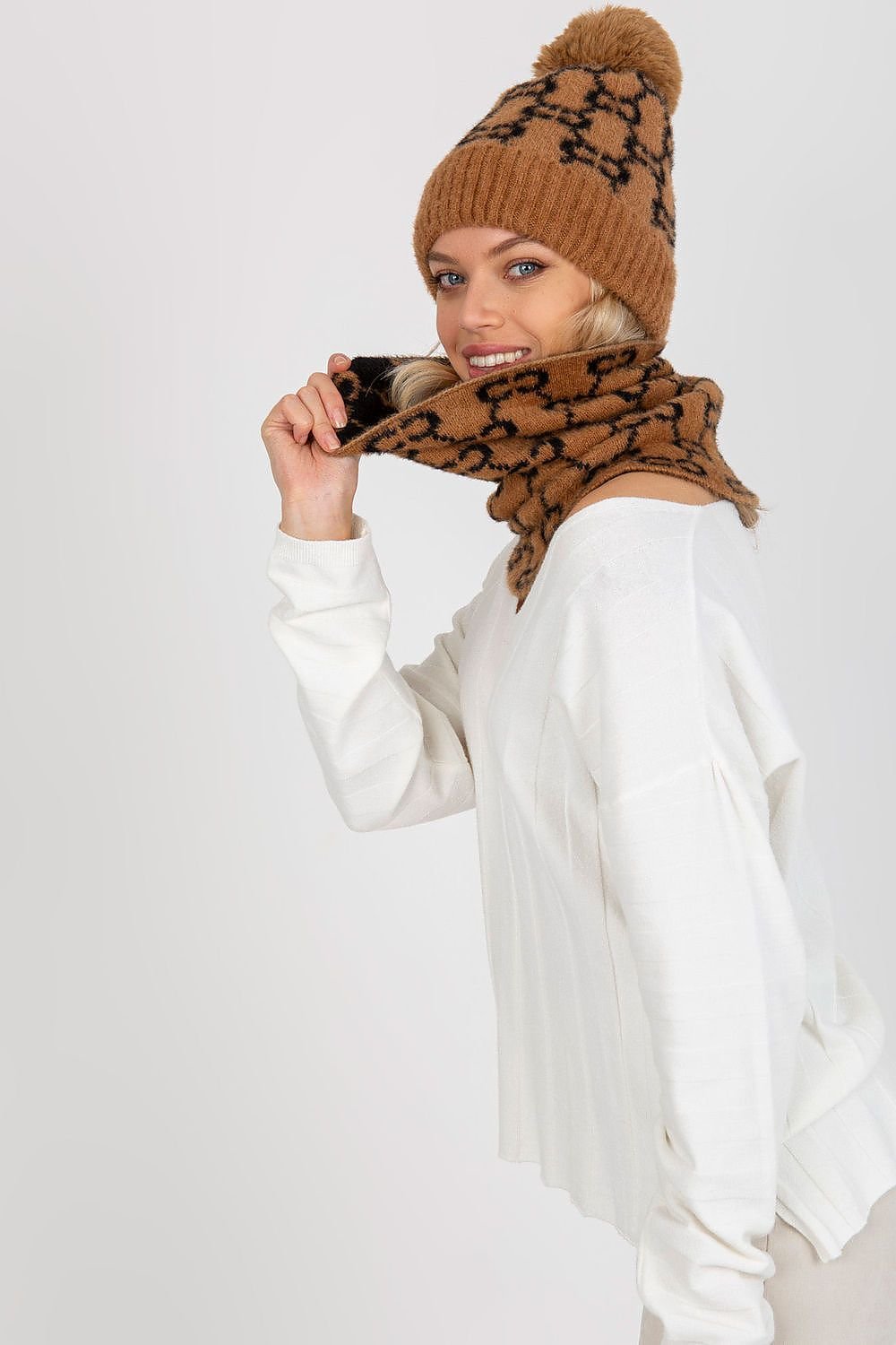 Infinity Scarf model 185918 AT - ELEMODA