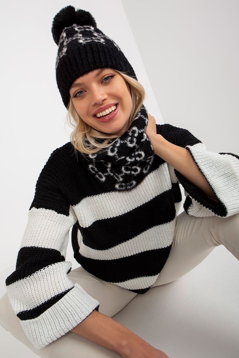 Infinity Scarf model 185918 AT - ELEMODA