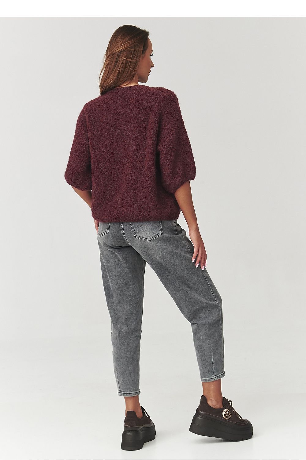 Jumper model 219717 Makadamia - ELEMODA