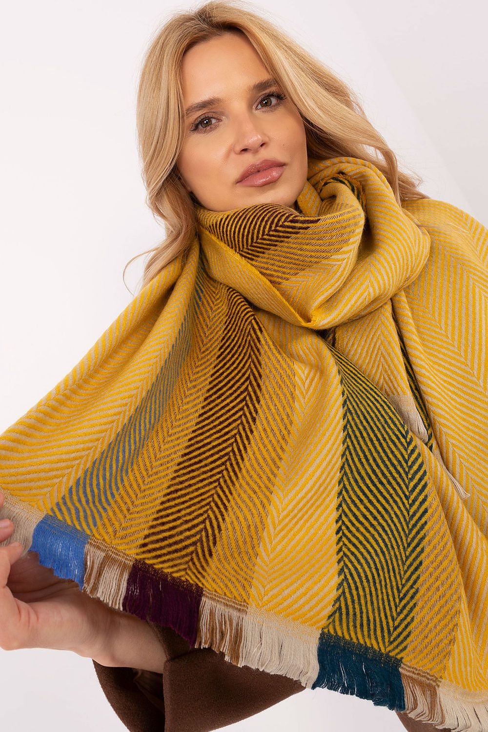 Shawl model 206037 AT - ELEMODA