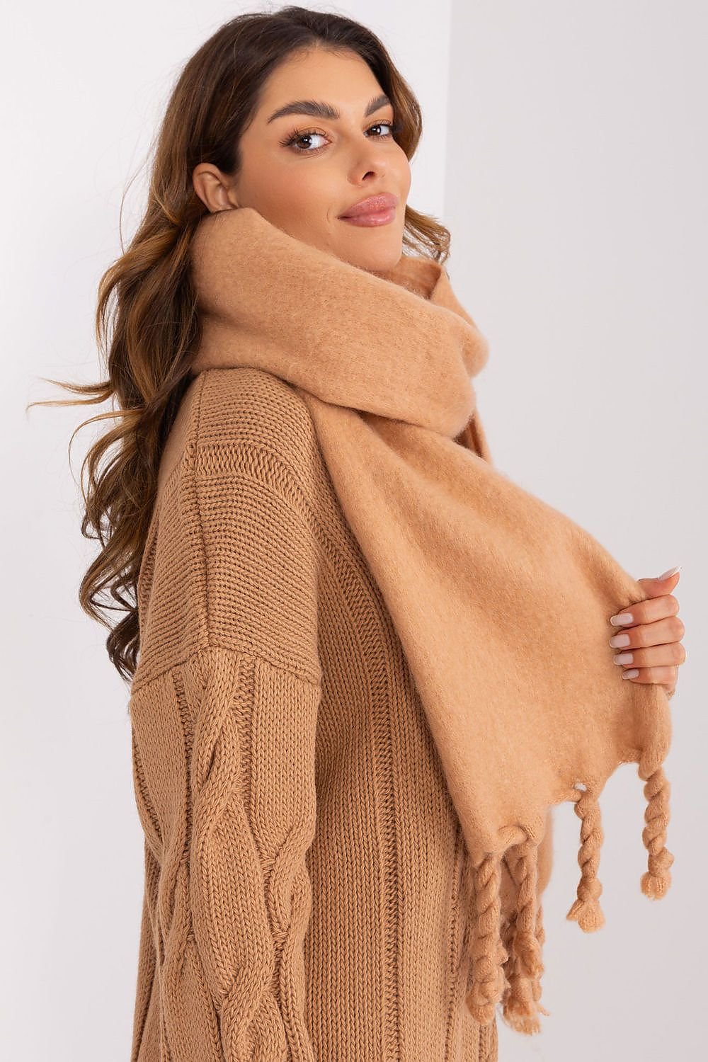 Shawl model 189883 AT - ELEMODA