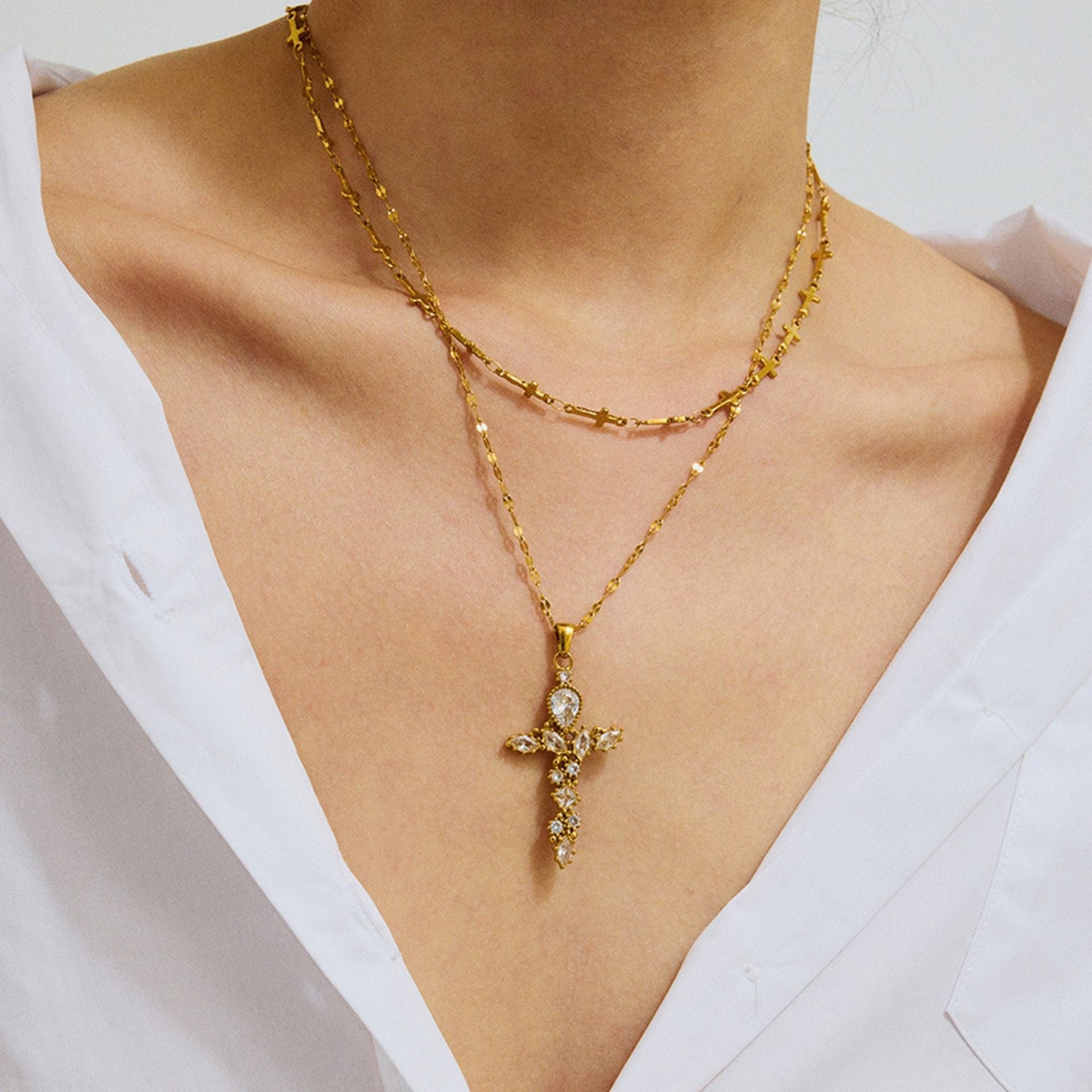 18K Gold Cross Inlaid Gemstone Design Exquisite Fashion Necklace - ELEMODA