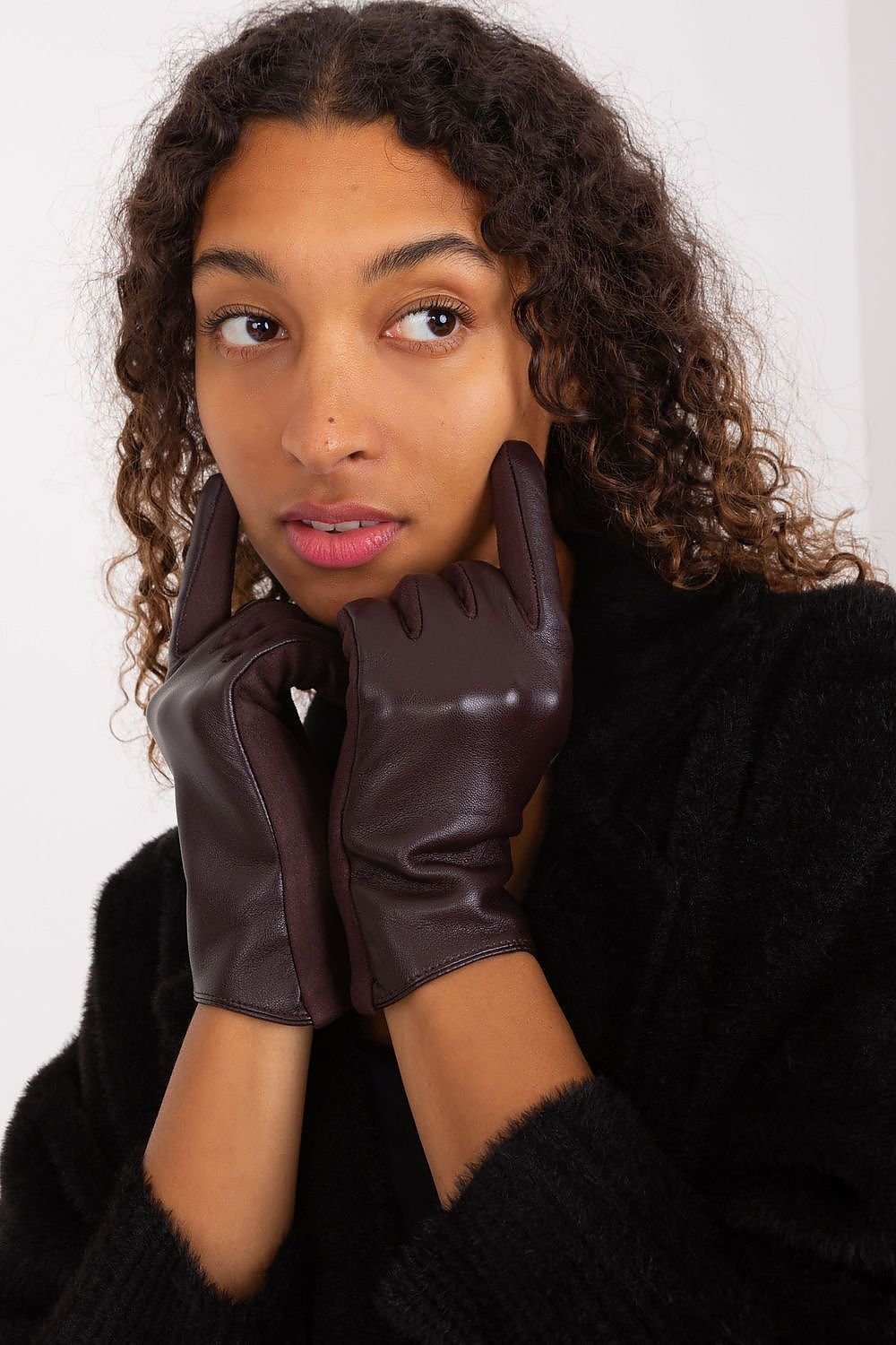Gloves model 190838 AT - ELEMODA