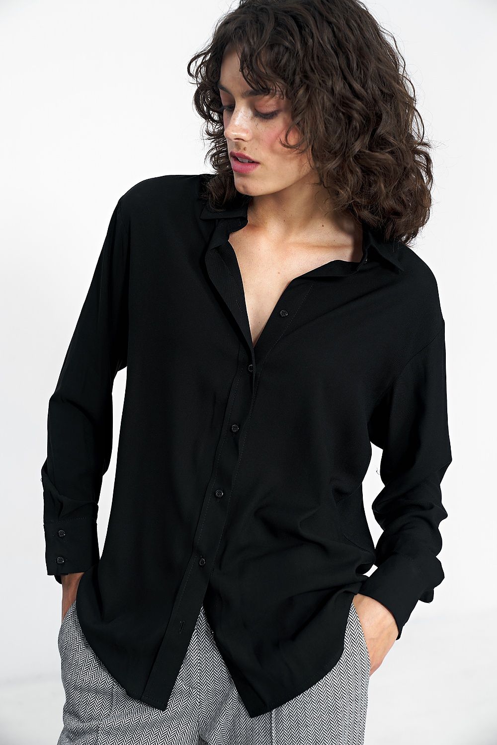 Long sleeve shirt model 184603 Nife - ELEMODA