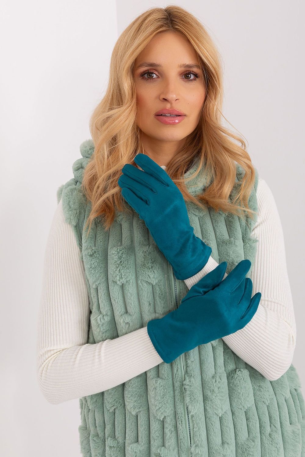 Gloves model 190823 AT - ELEMODA