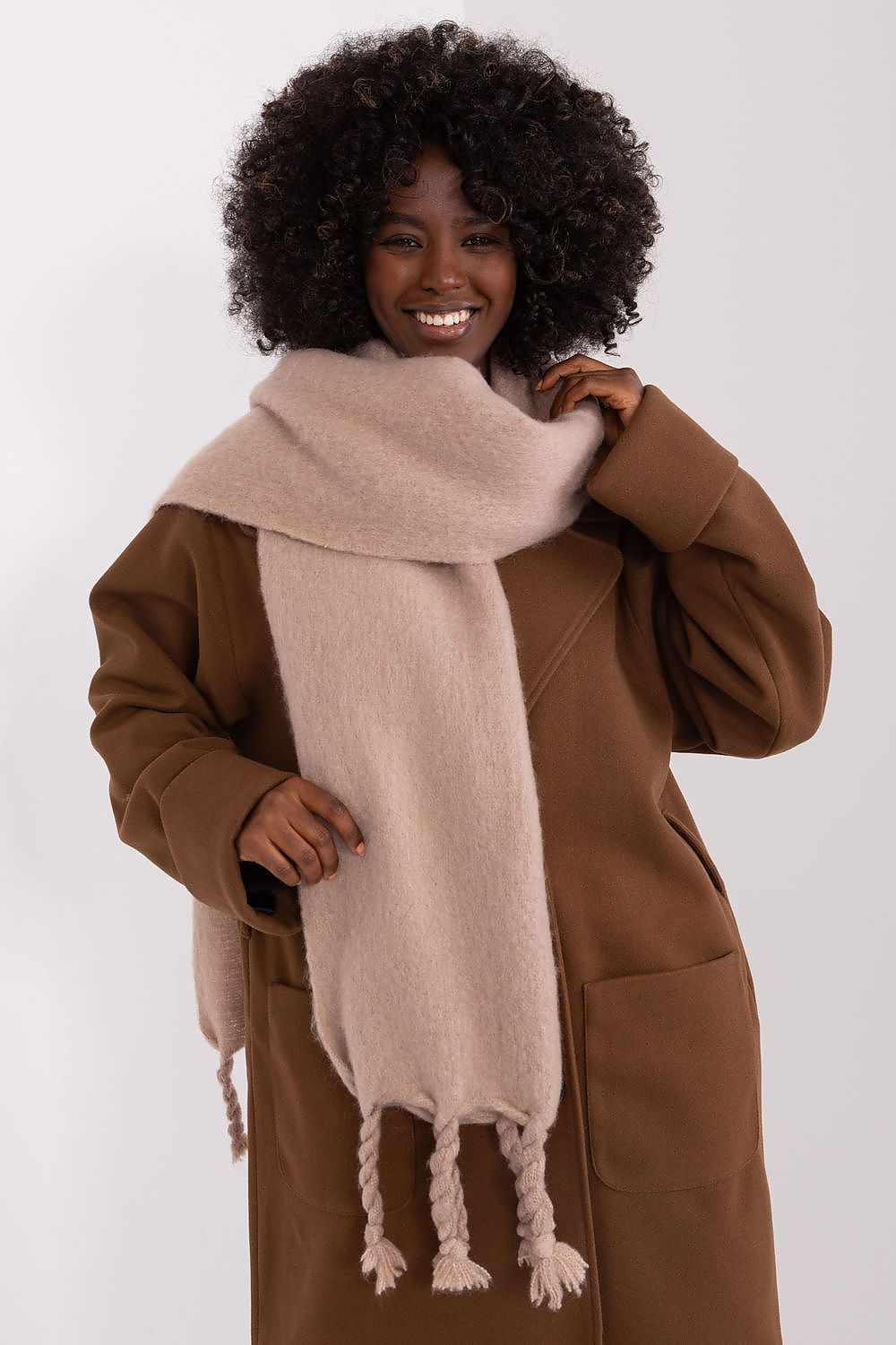 Shawl model 189883 AT - ELEMODA