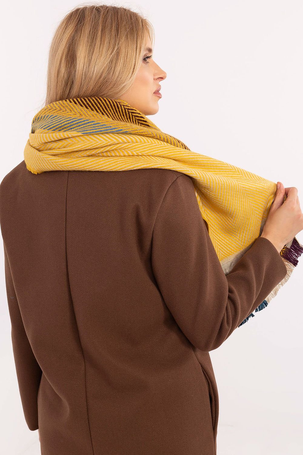 Shawl model 206037 AT - ELEMODA