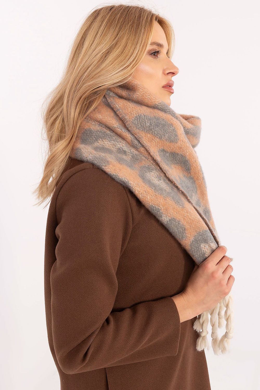 Shawl model 205960 AT - ELEMODA