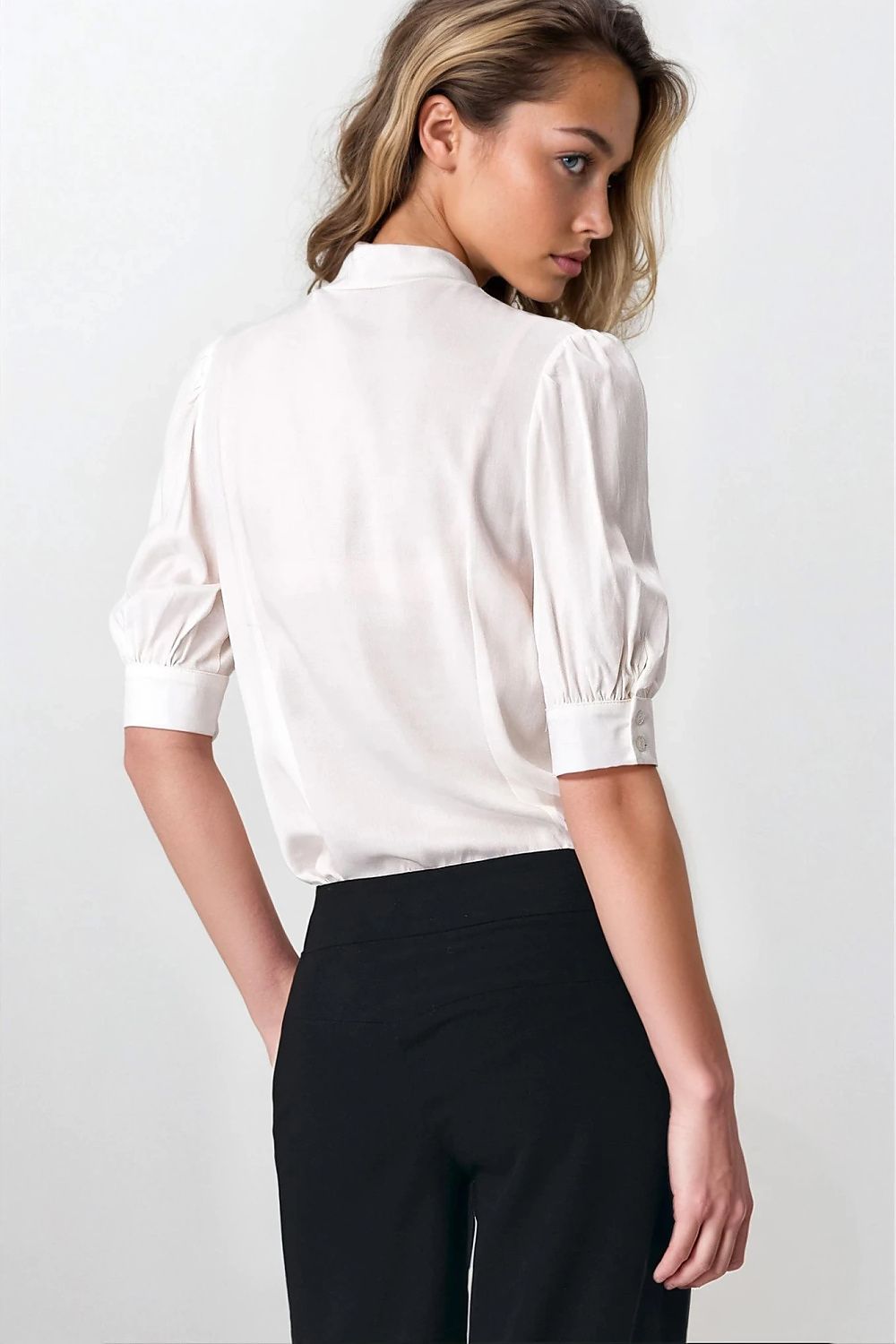 Blouse model 216911 Nife - ELEMODA
