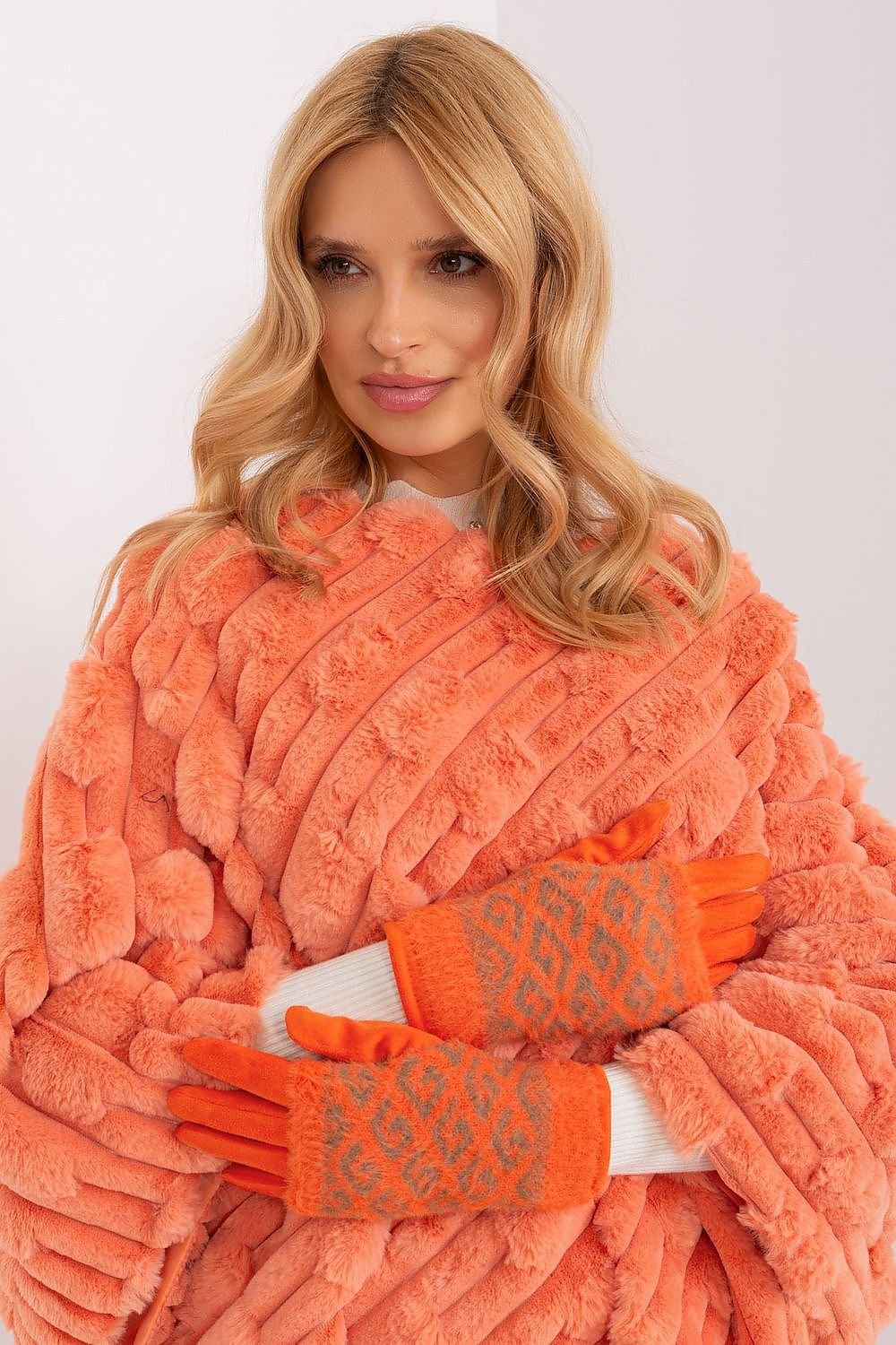 Gloves model 190807 AT - ELEMODA