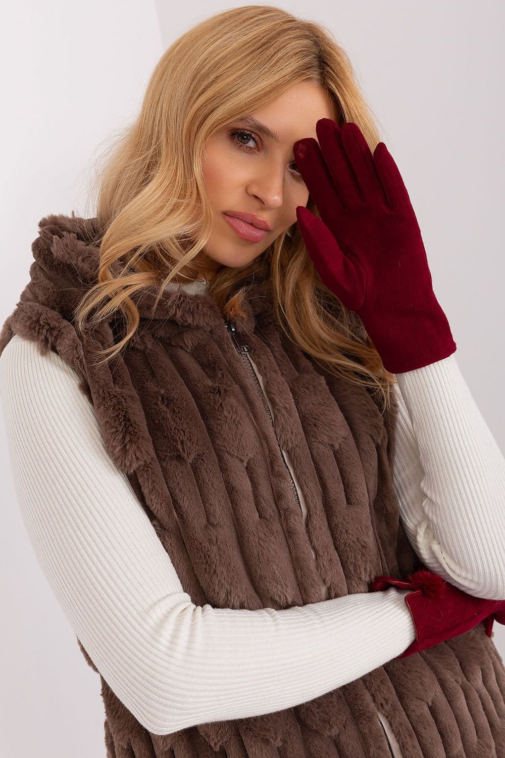 Gloves model 190793 AT - ELEMODA