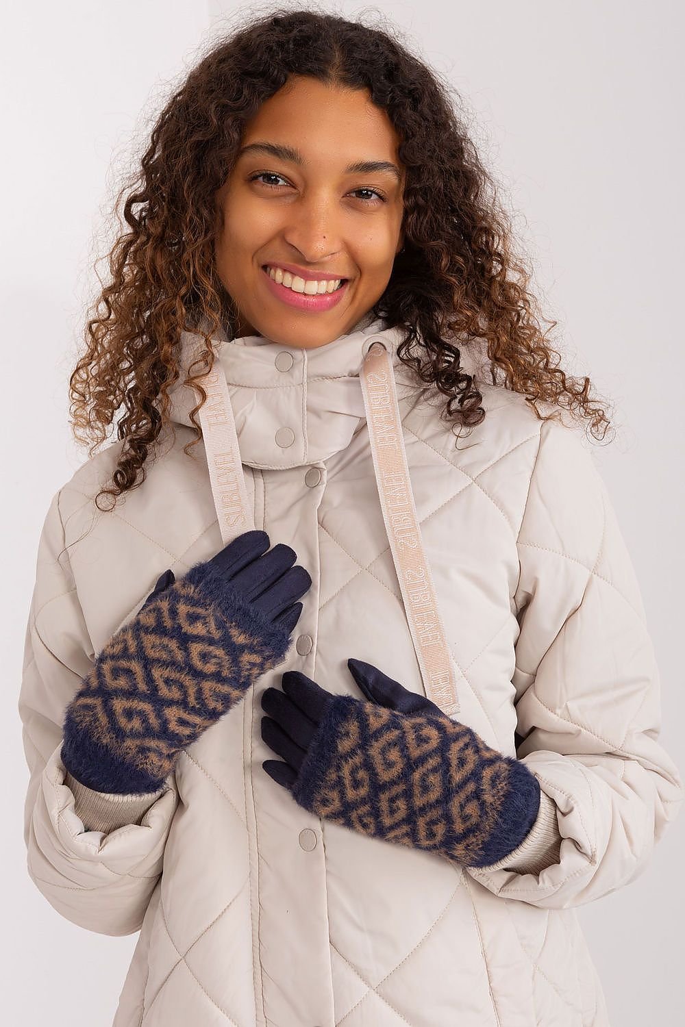 Gloves model 190807 AT - ELEMODA