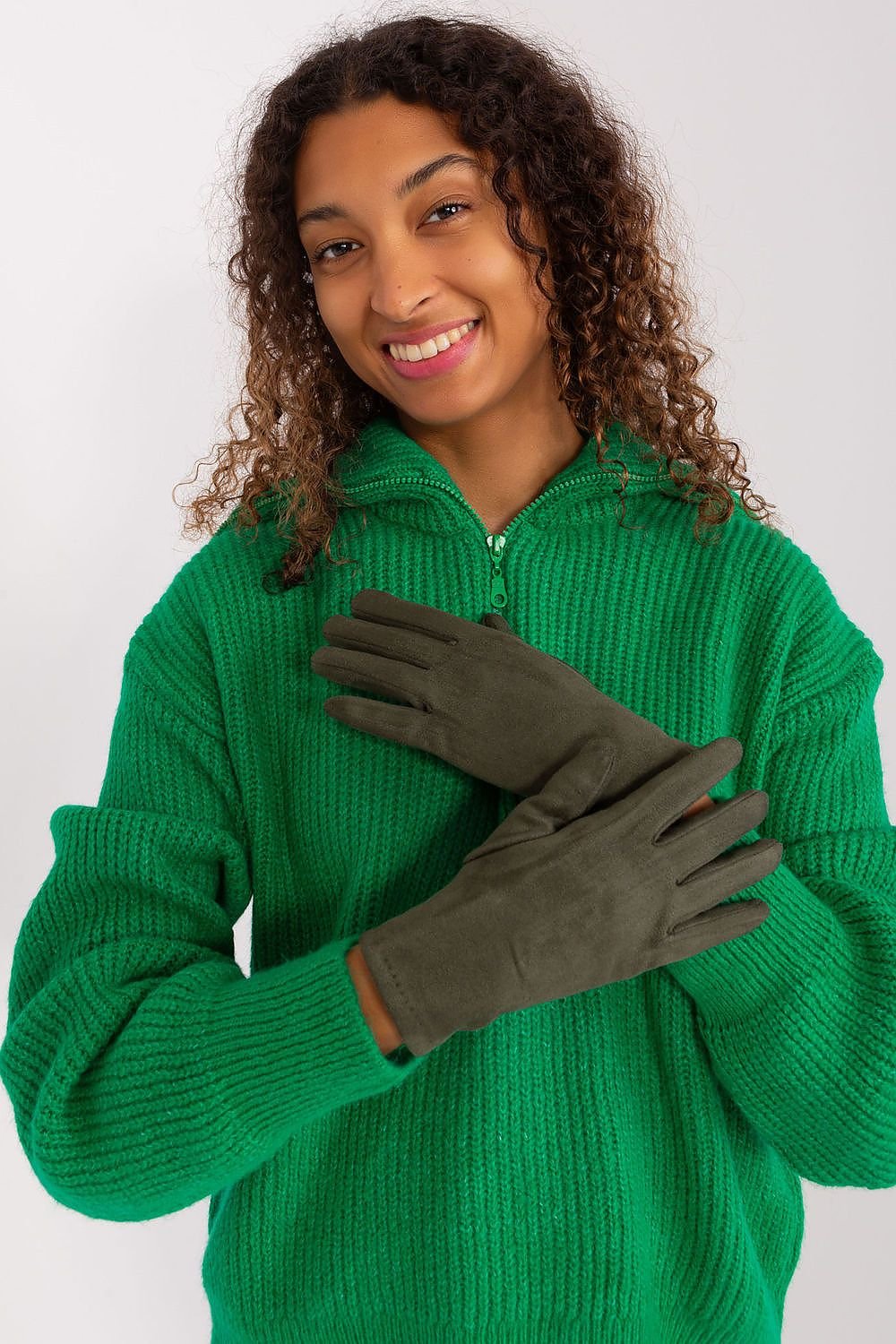 Gloves model 190823 AT - ELEMODA