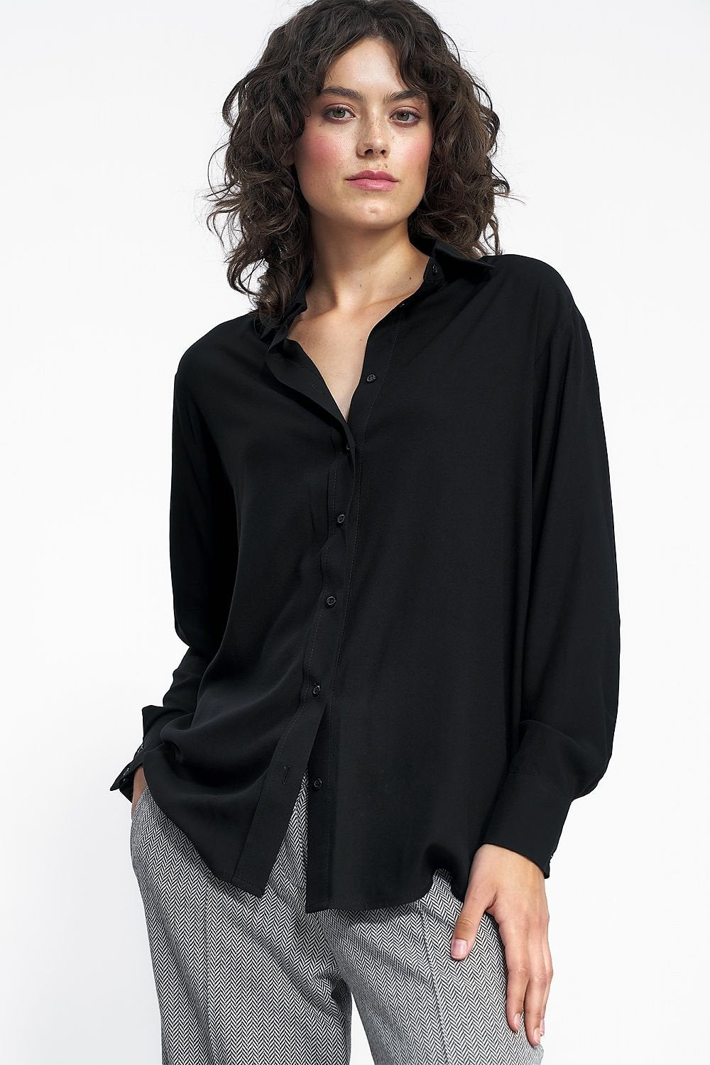 Long sleeve shirt model 184603 Nife - ELEMODA