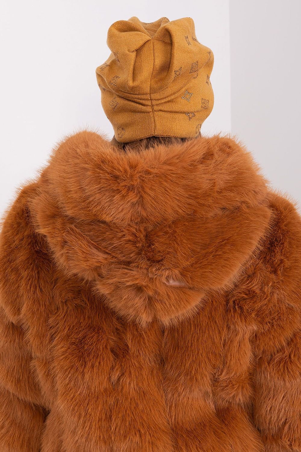 Cap model 189899 AT - ELEMODA