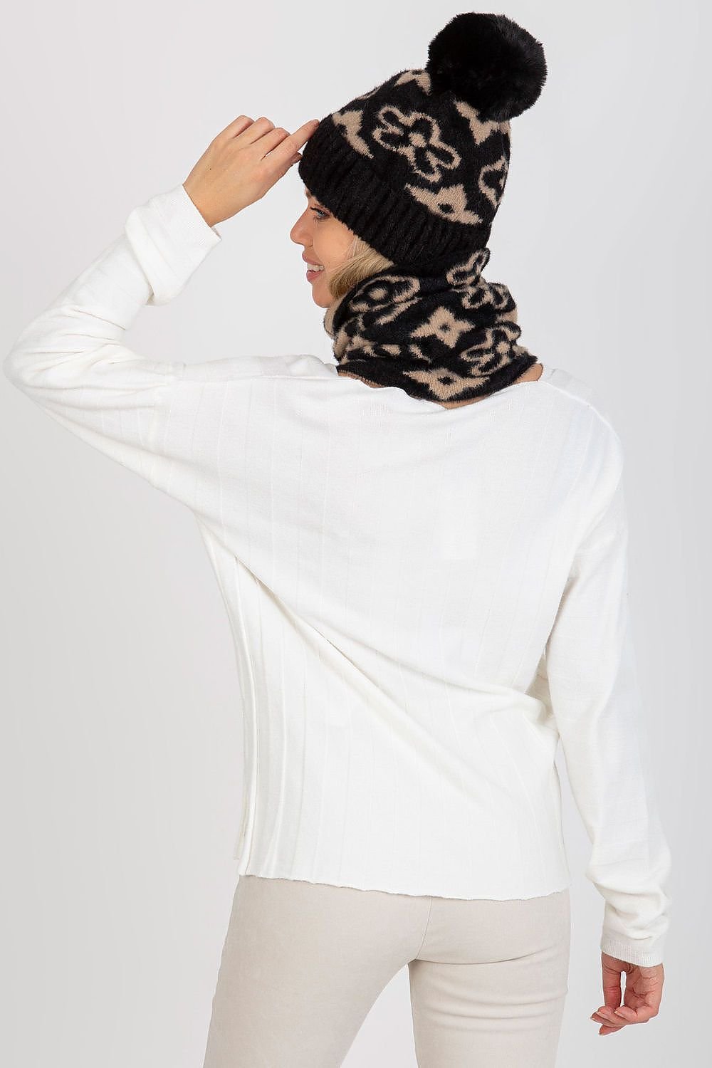 Cap model 185915 AT - ELEMODA