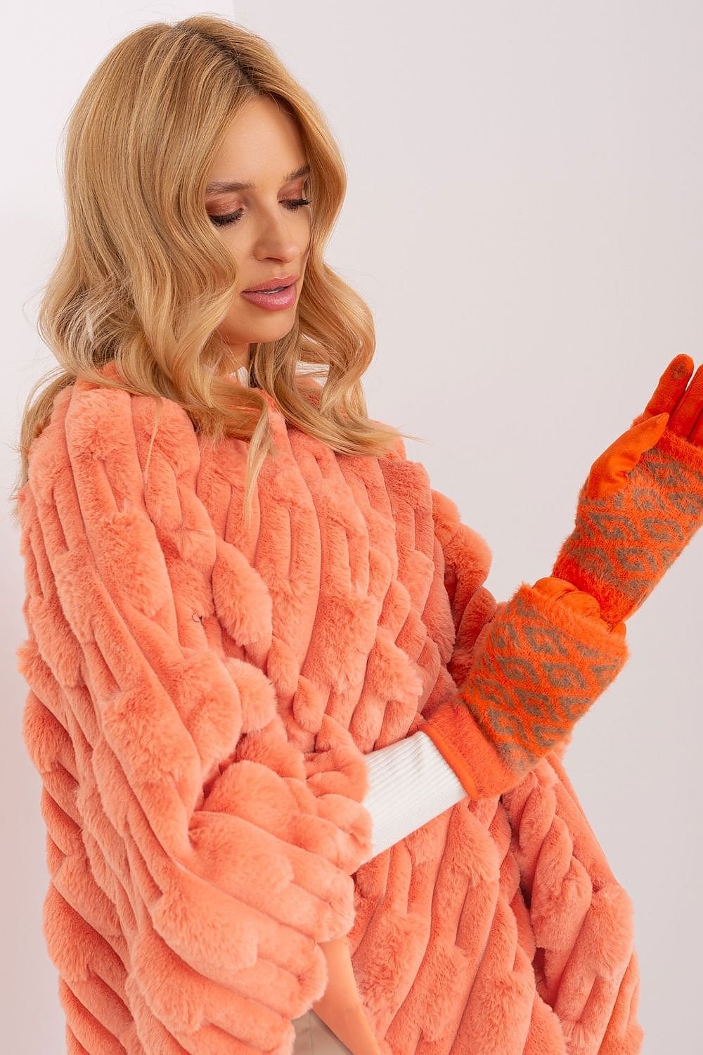 Gloves model 190807 AT - ELEMODA