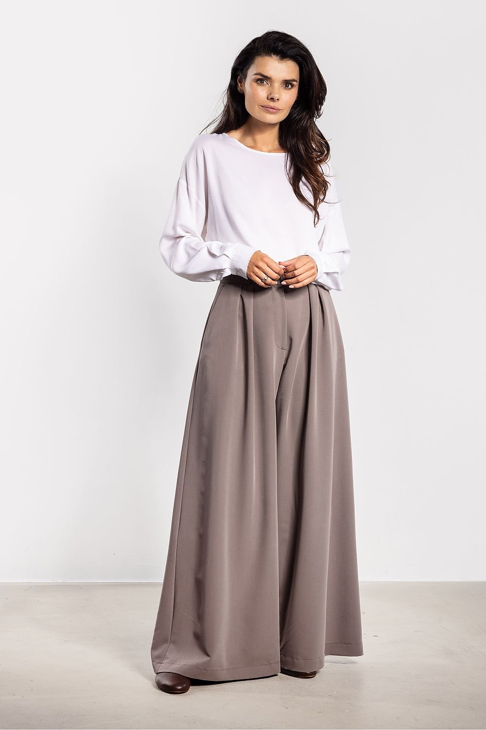 Women trousers model 218986 awama - ELEMODA
