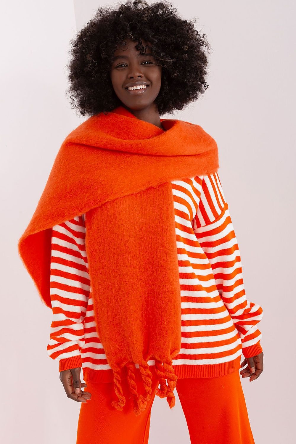 Shawl model 189883 AT - ELEMODA