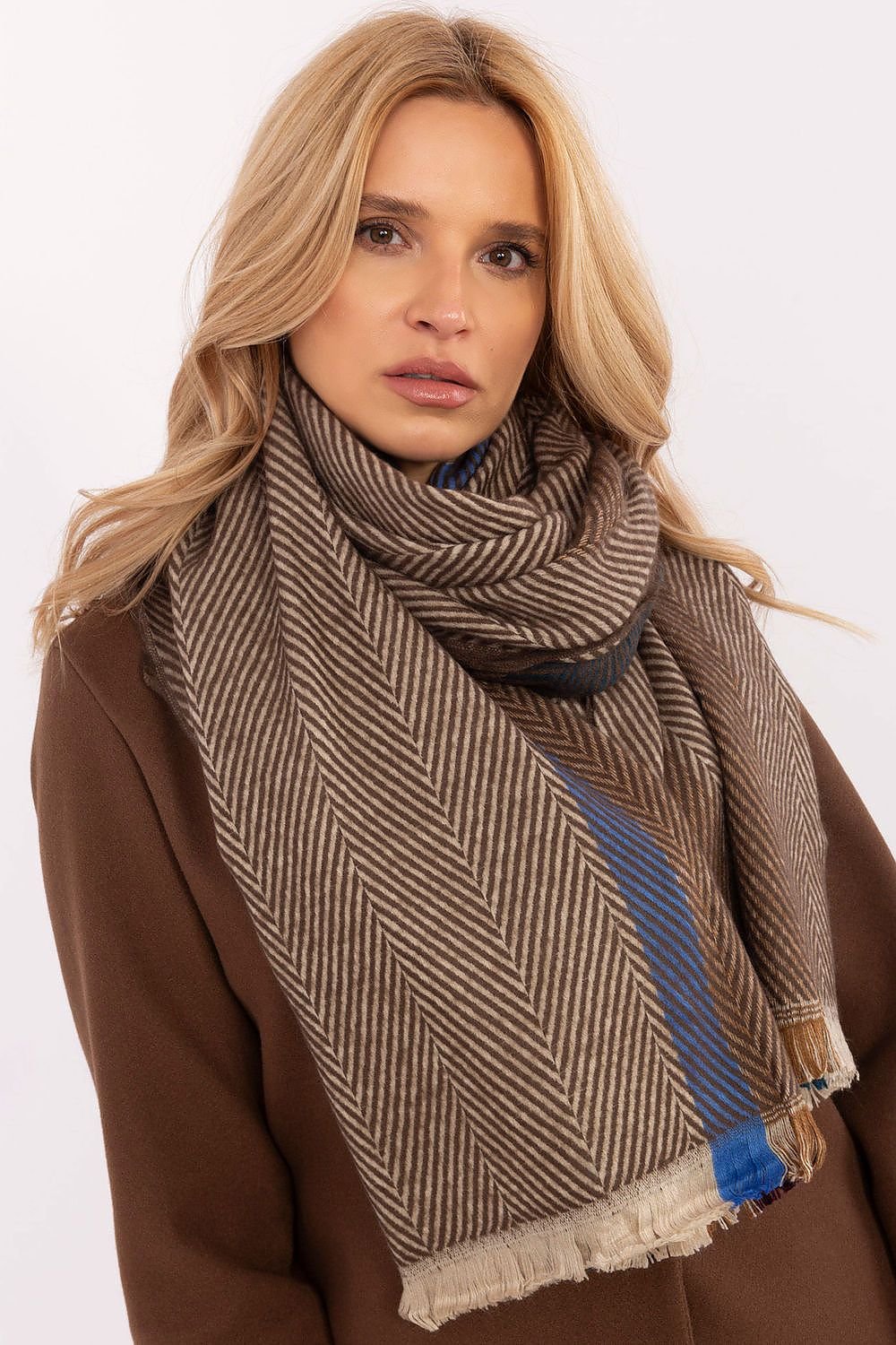 Shawl model 206037 AT - ELEMODA