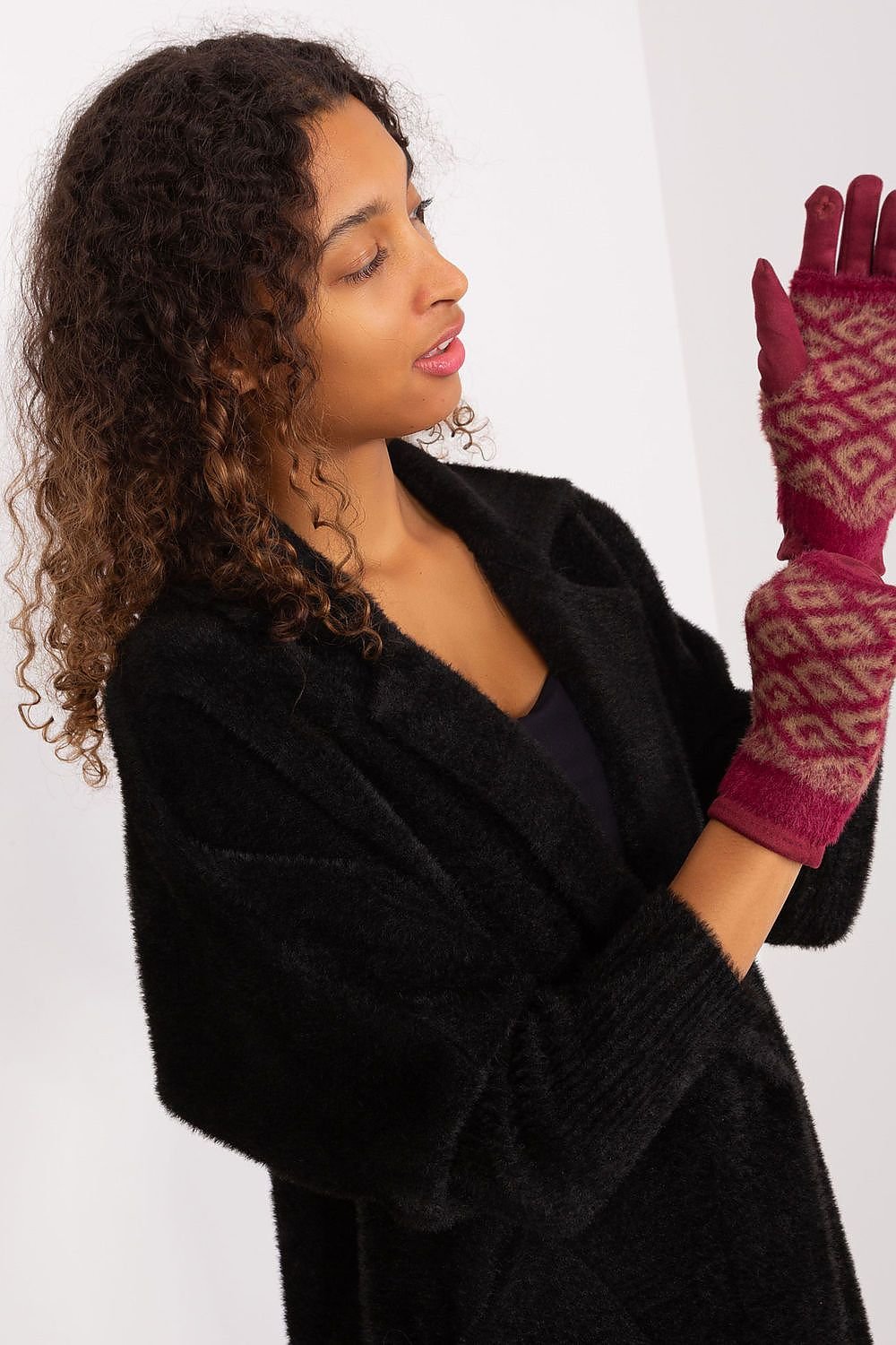 Gloves model 190807 AT - ELEMODA