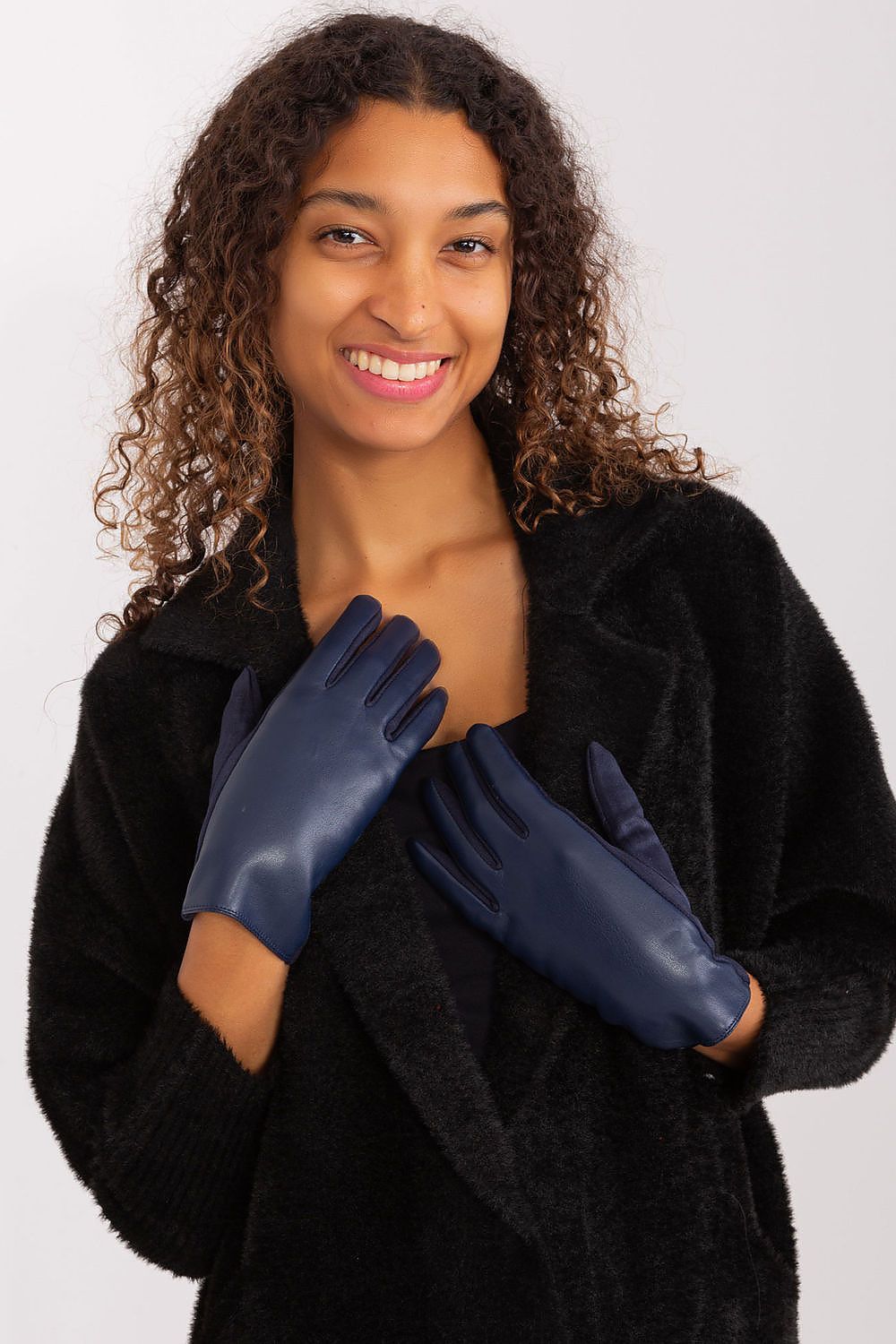 Gloves model 190838 AT - ELEMODA