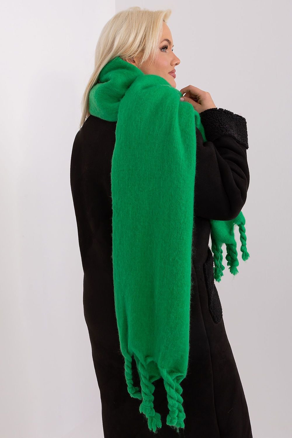 Shawl model 189883 AT - ELEMODA