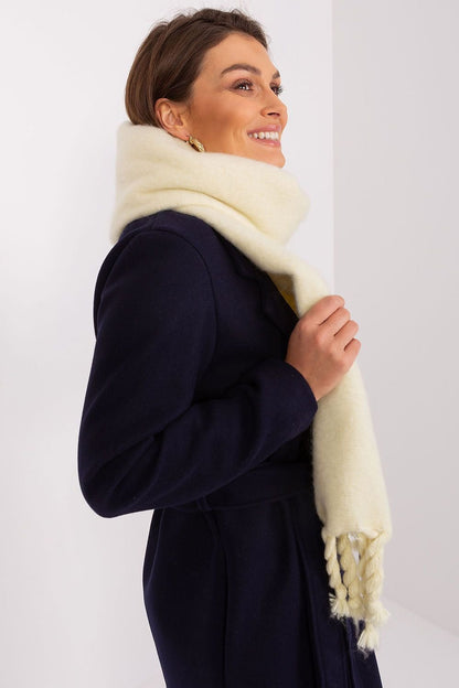 Shawl model 189883 AT - ELEMODA