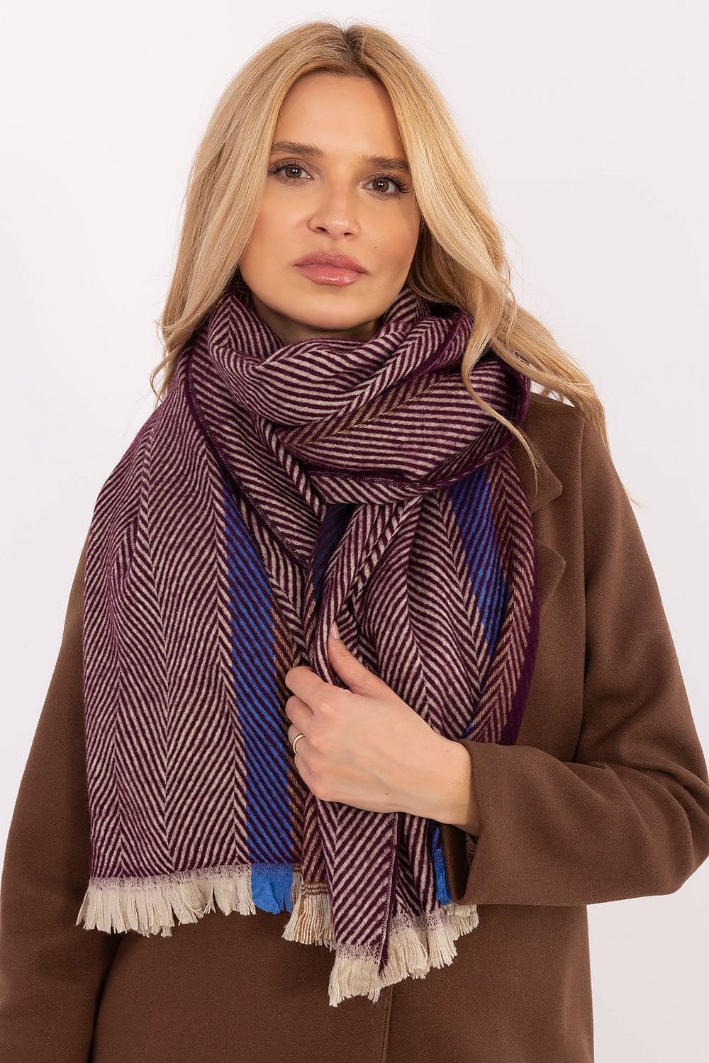 Shawl model 206037 AT - ELEMODA