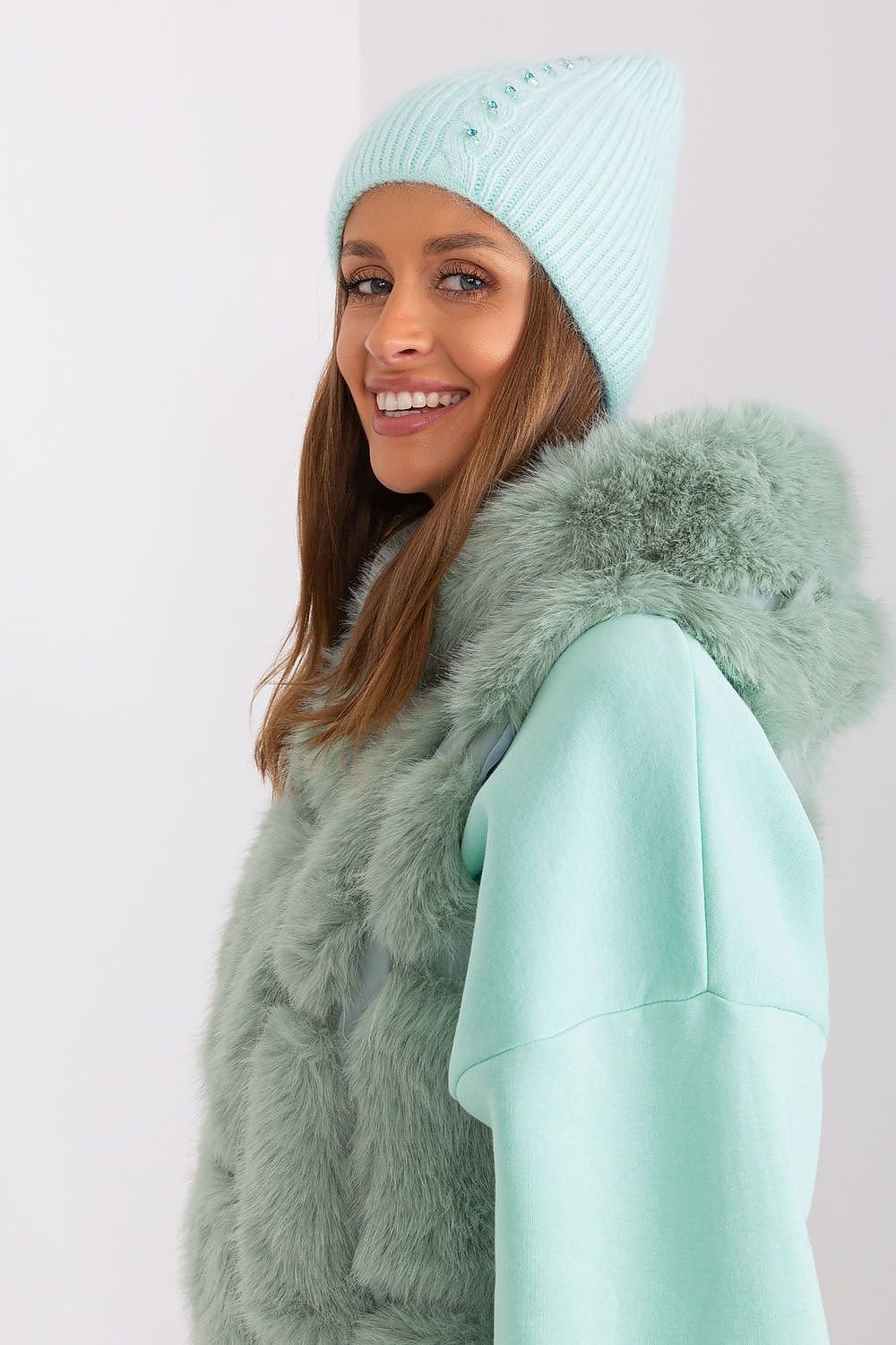 Cap model 189247 AT - ELEMODA