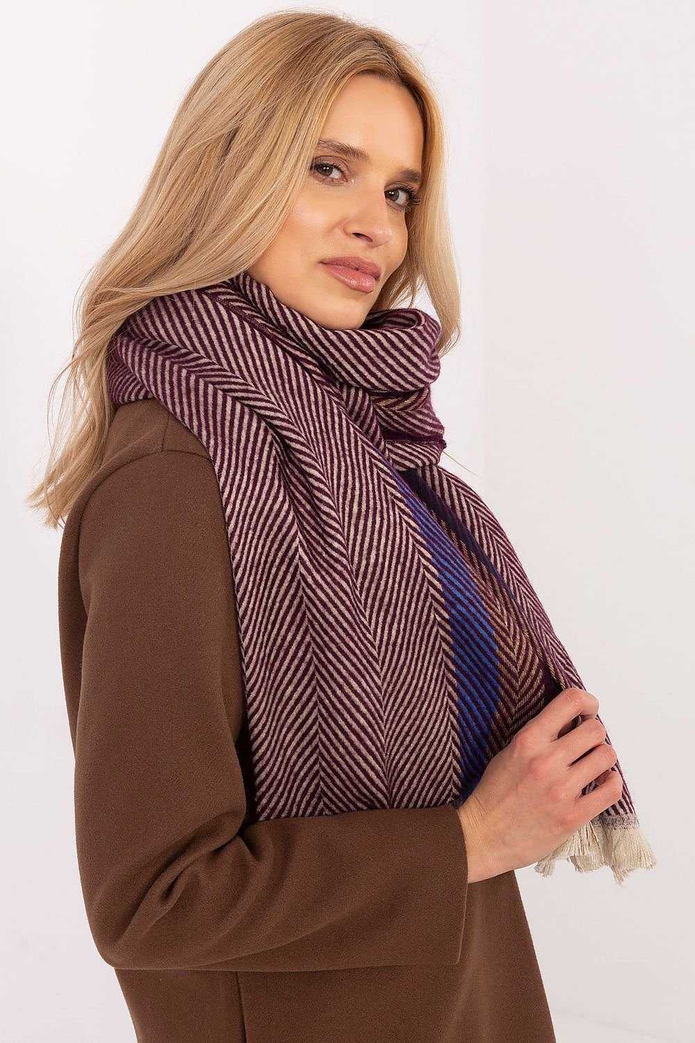 Shawl model 206037 AT - ELEMODA