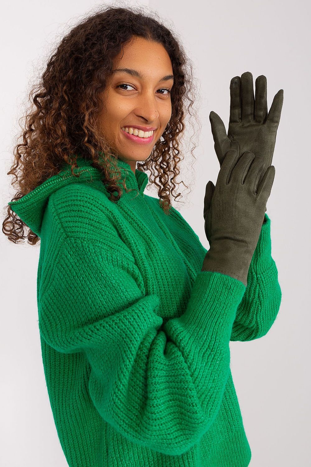 Gloves model 190823 AT - ELEMODA
