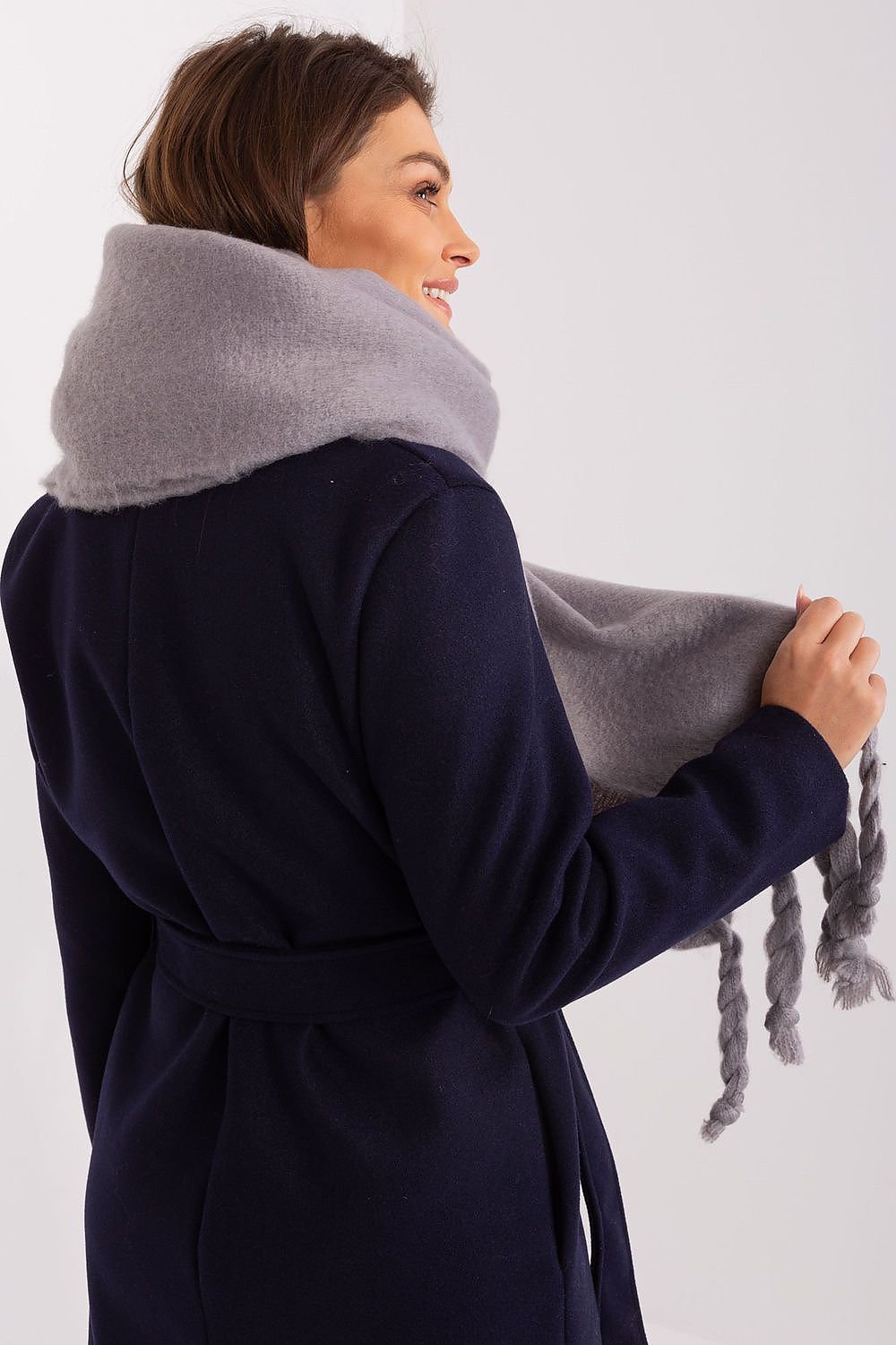 Shawl model 189883 AT - ELEMODA