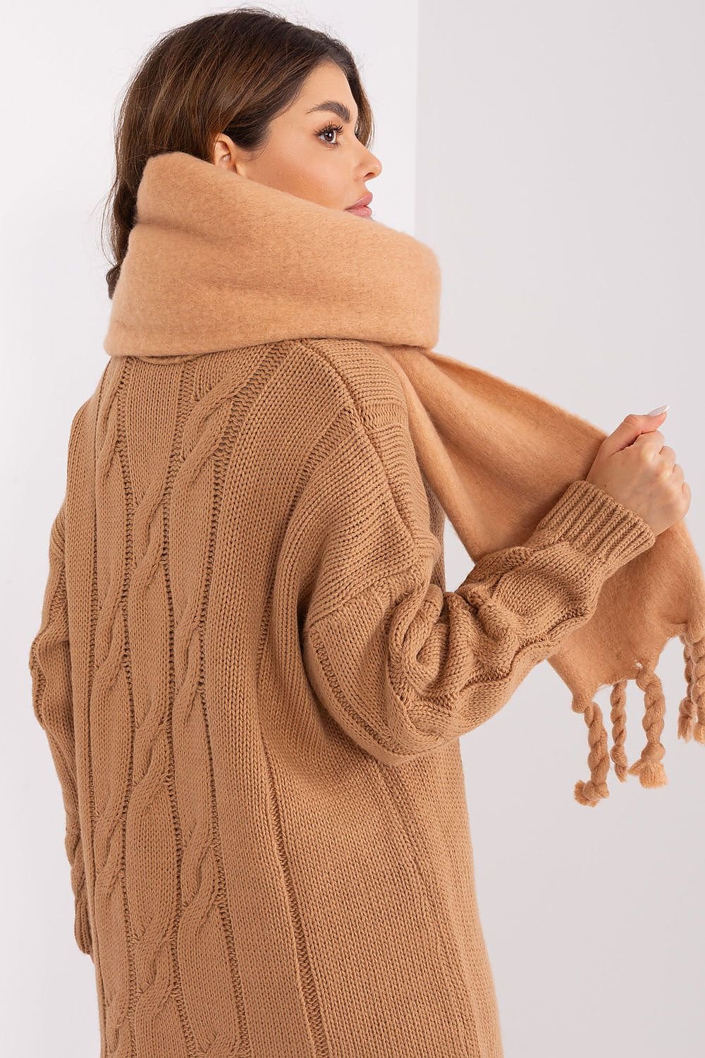 Shawl model 189883 AT - ELEMODA