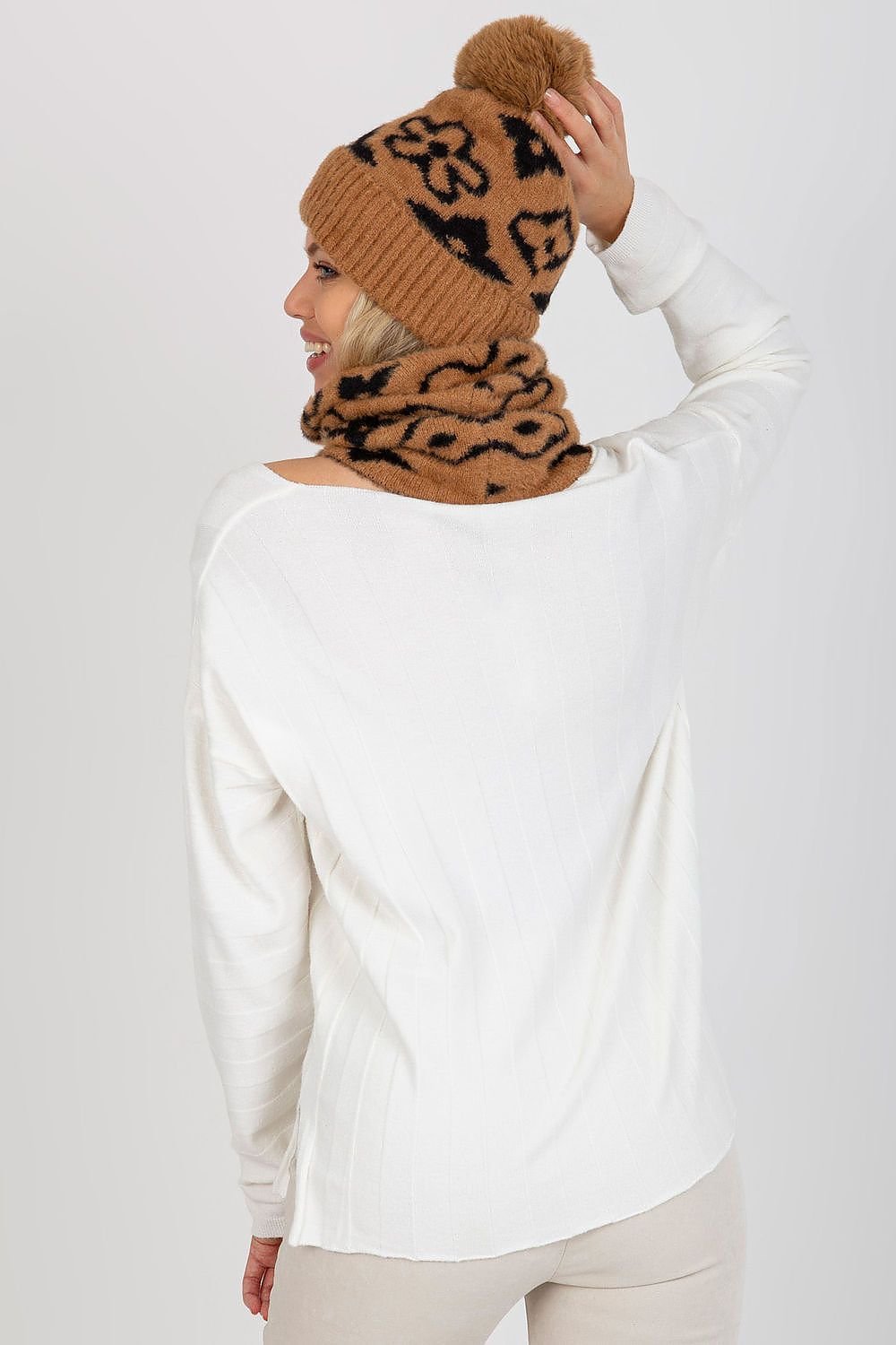 Cap model 185915 AT - ELEMODA