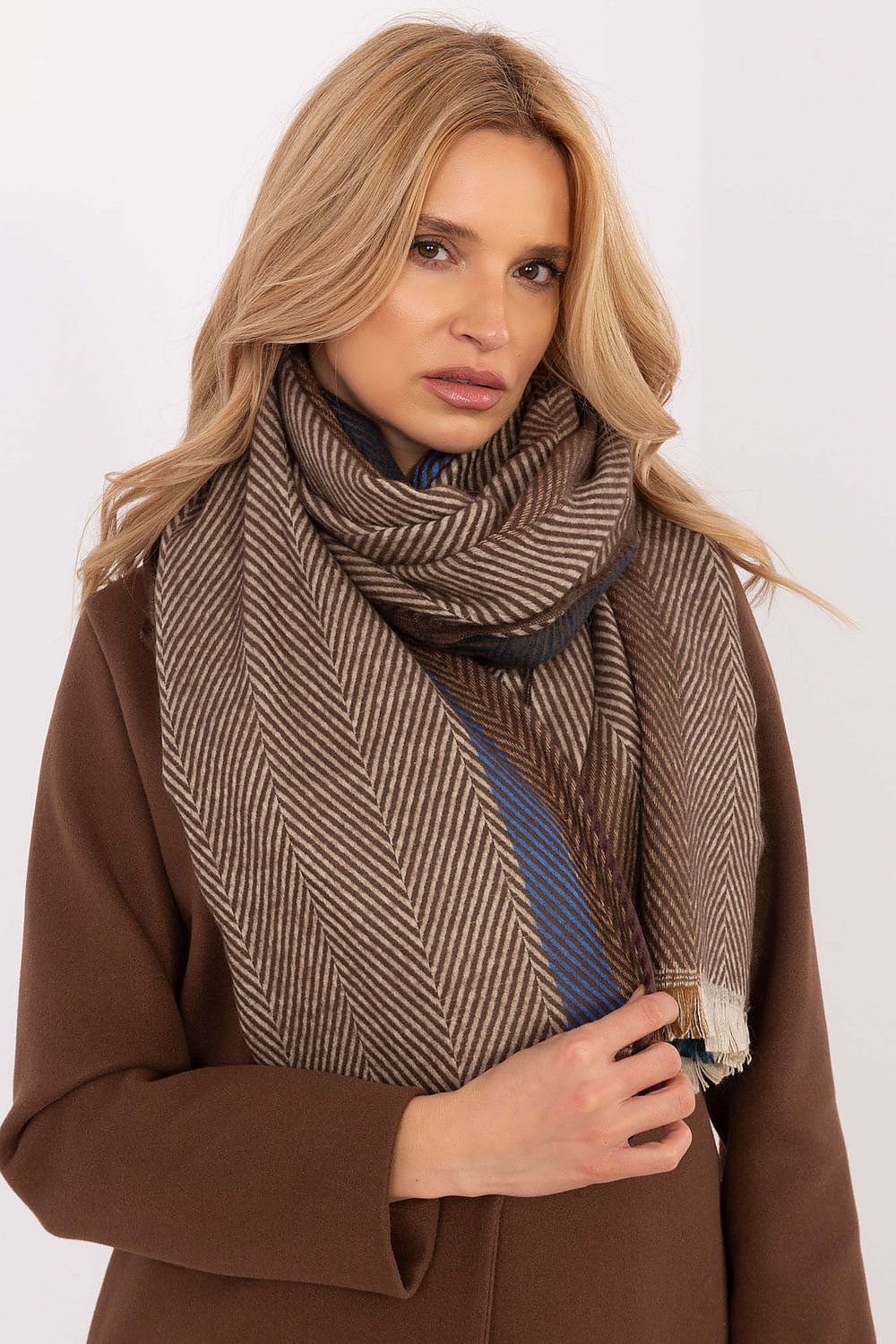 Shawl model 206037 AT - ELEMODA
