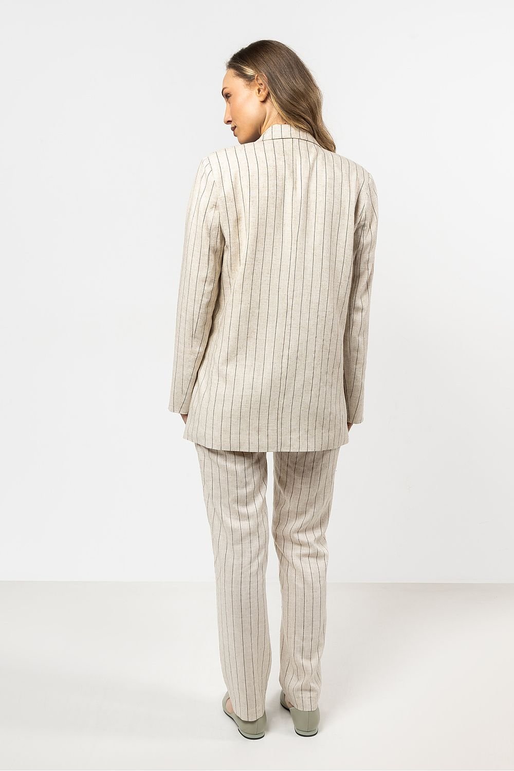 Women trousers model 212184 awama - ELEMODA