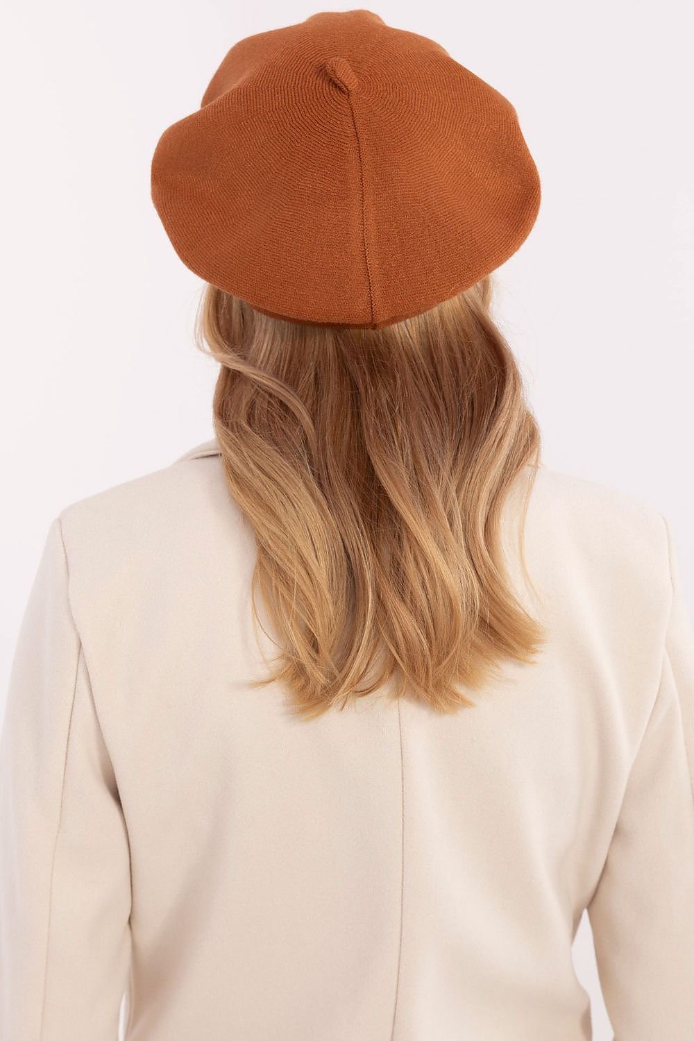Beret model 185838 AT - ELEMODA
