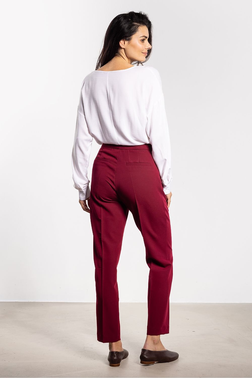 Women trousers model 218976 awama - ELEMODA