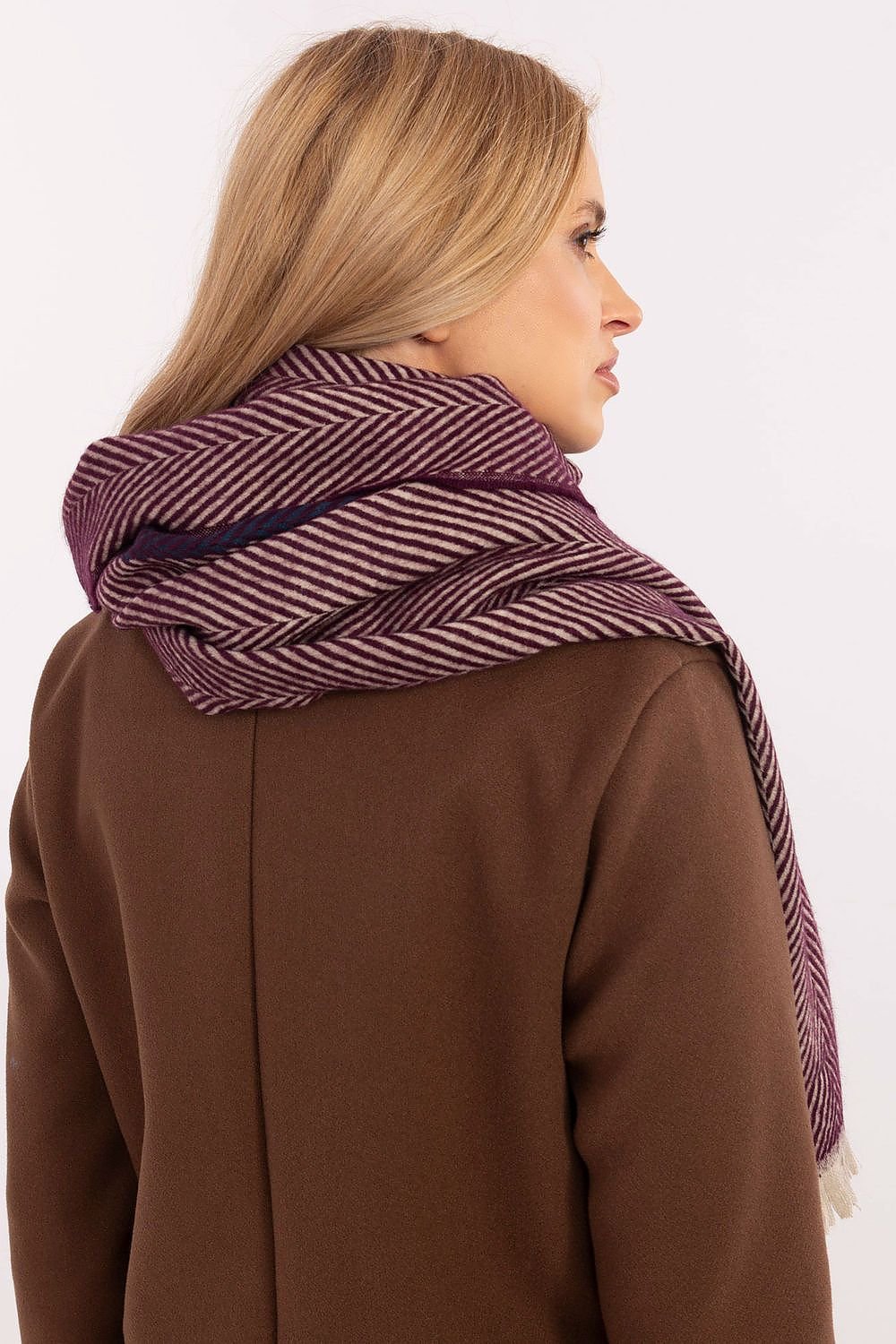 Shawl model 206037 AT - ELEMODA