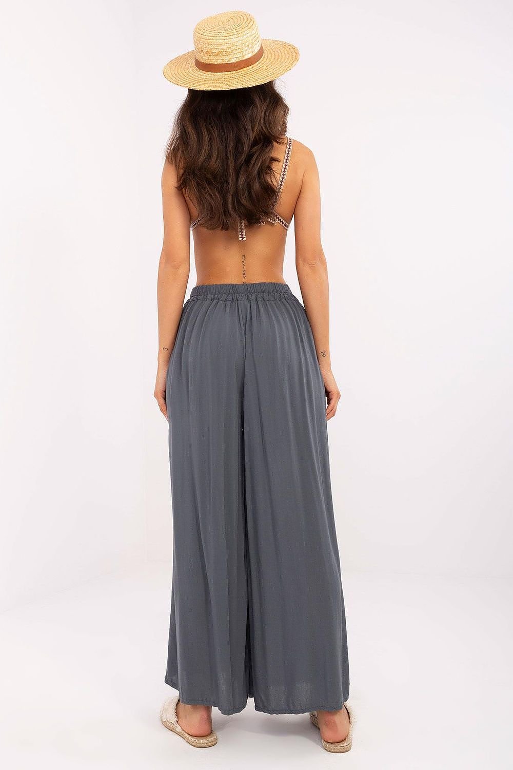 Women trousers model 210675 Och Bella - ELEMODA