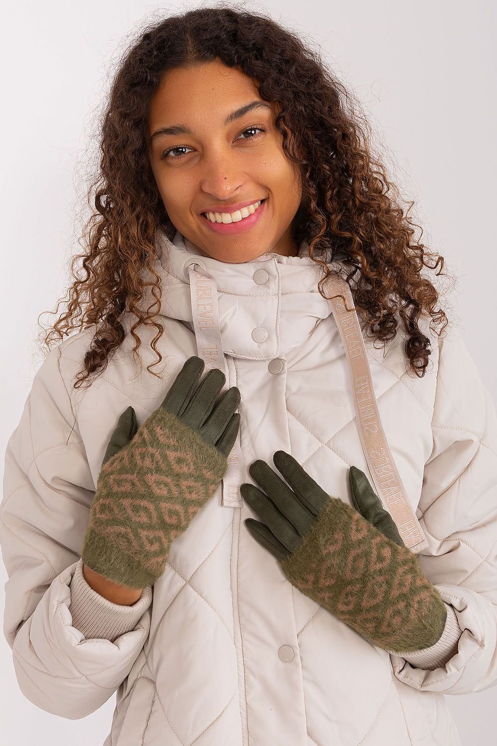 Gloves model 190807 AT - ELEMODA