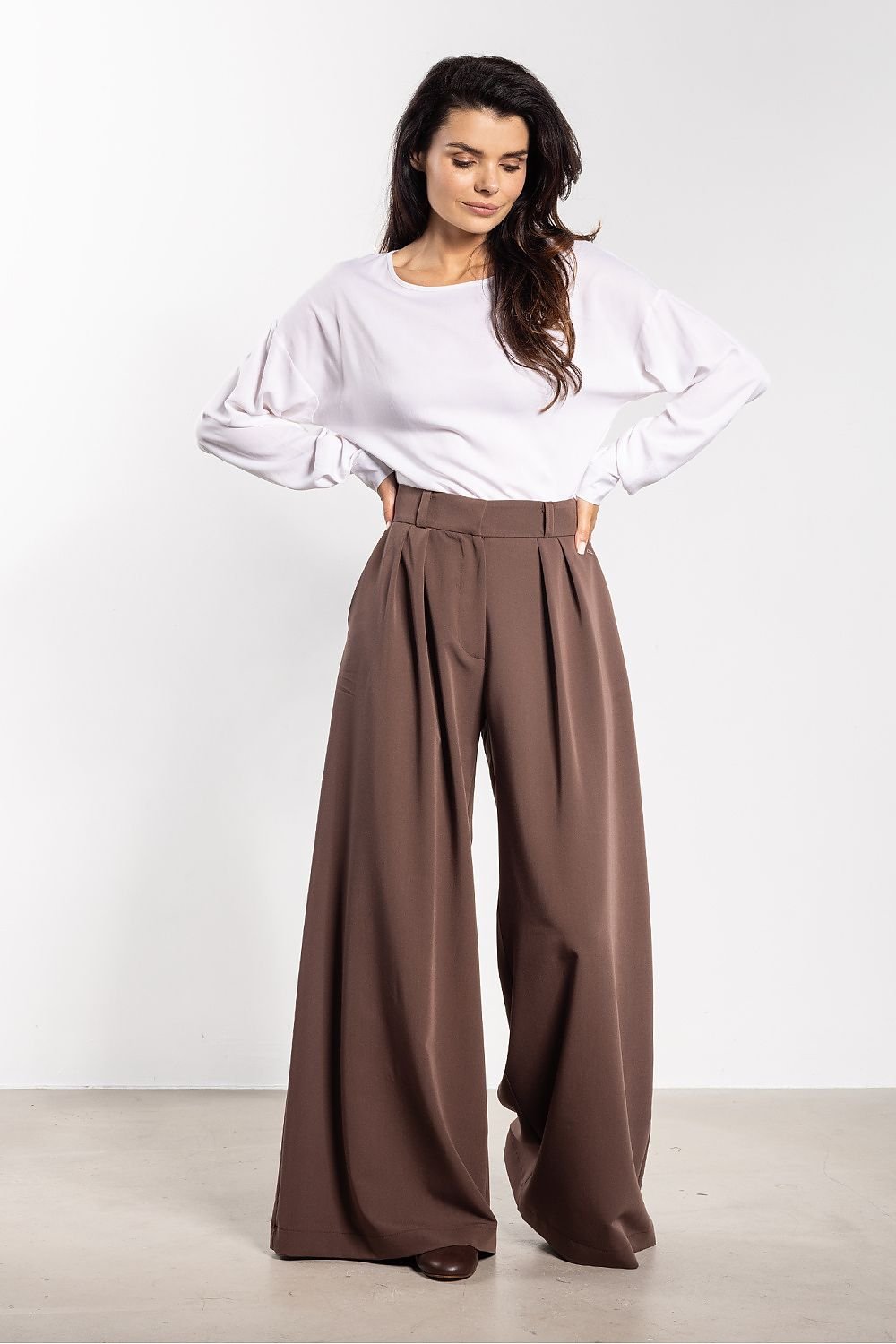 Women trousers model 218986 awama - ELEMODA